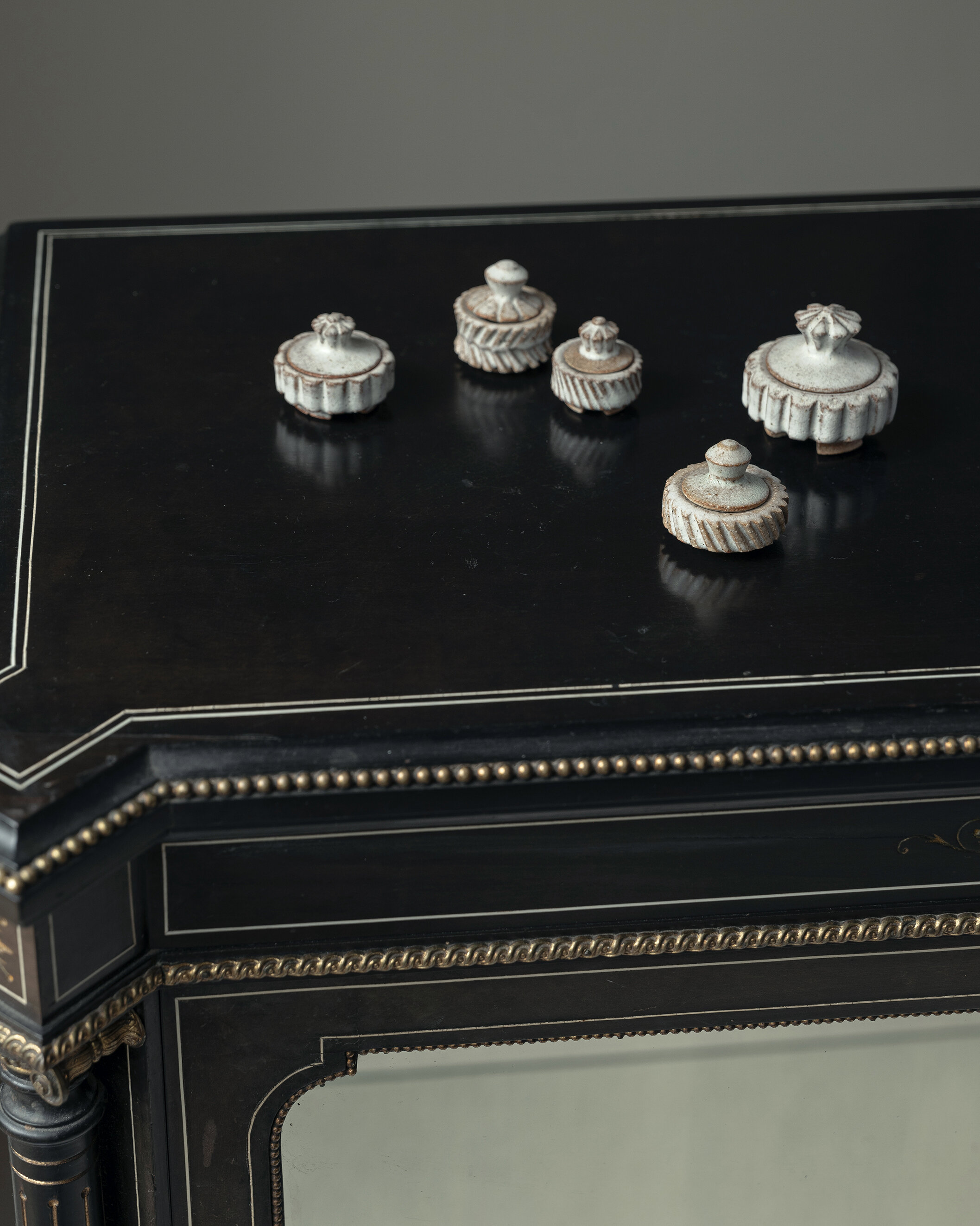 5 Lidded pots