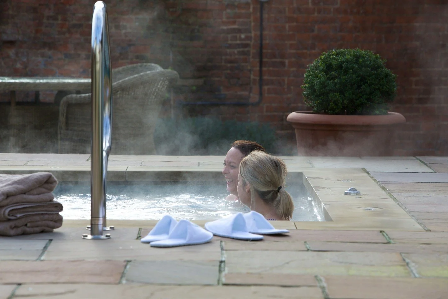 ✨ Join This Beautiful spa in Suffolk.

Full-Time and Part-Time Spa Therapists Wanted ✨

This spa believes in more than just treatments, they believe in moments of magic. From the warm welcome at the door to the final spritz of toner, every detail mat