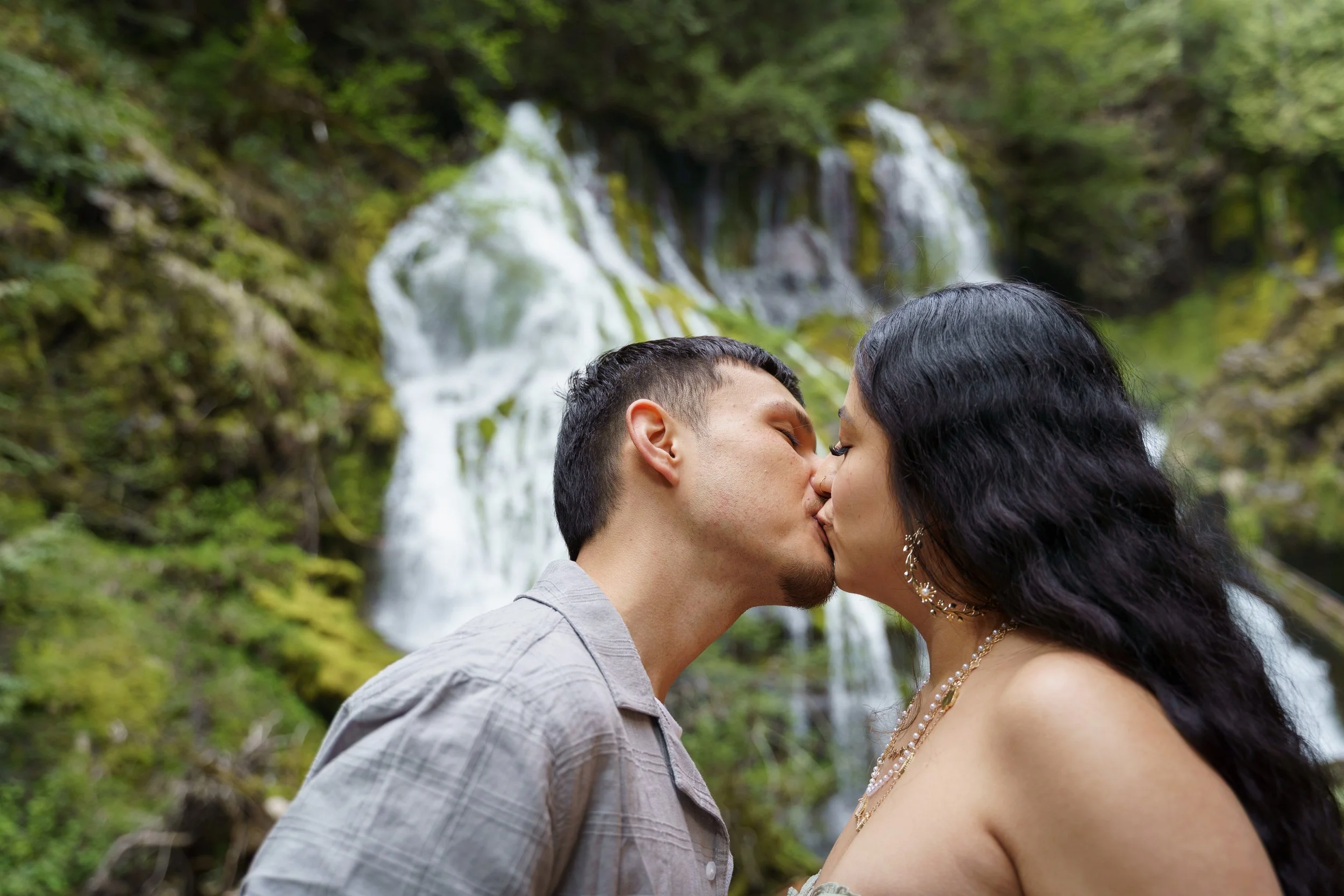 surprise-proposal-photos-panther-creek-falls-washington-state-consciously-captured-photography-036.jpg