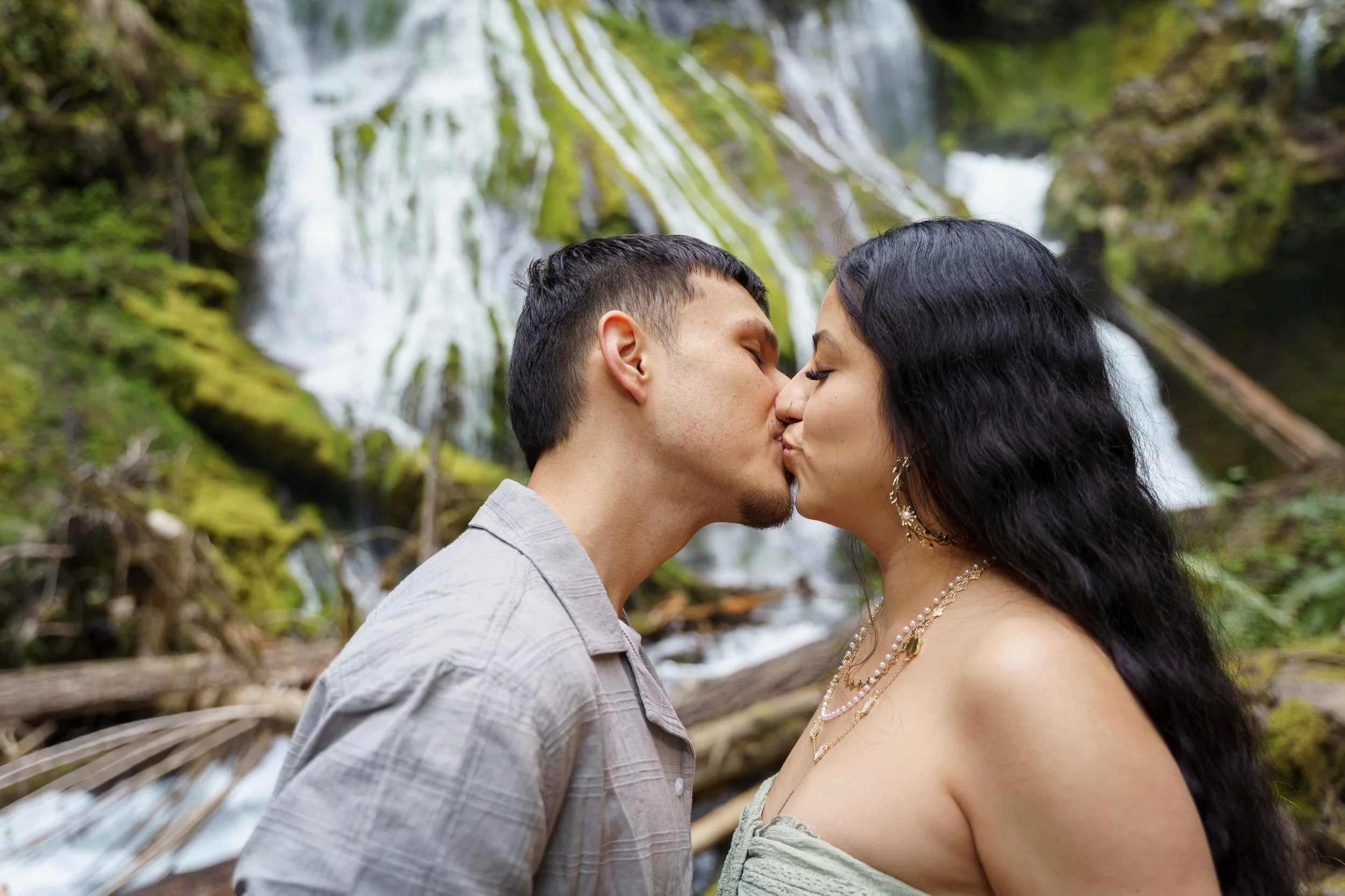 surprise-proposal-photos-panther-creek-falls-washington-state-consciously-captured-photography-035.jpg