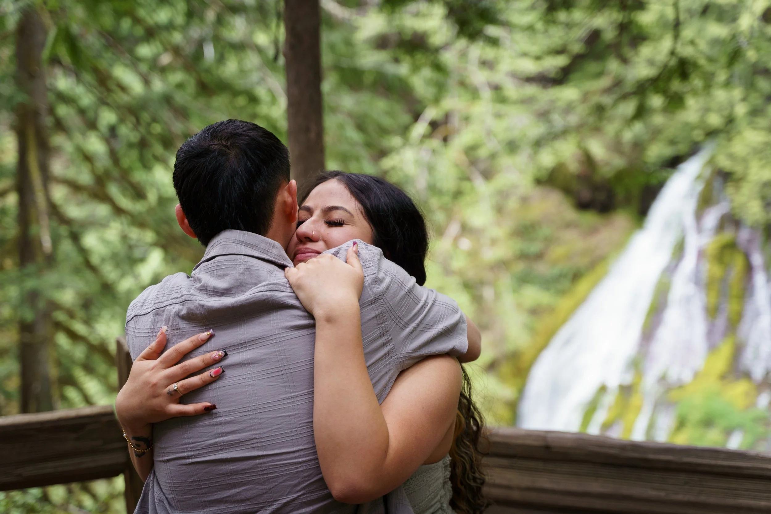 surprise-proposal-photos-panther-creek-falls-washington-state-consciously-captured-photography-012.jpg