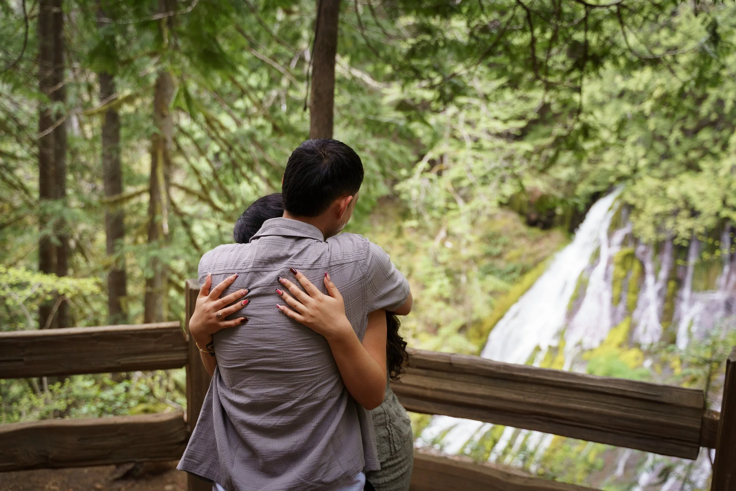 surprise-proposal-photos-panther-creek-falls-washington-state-consciously-captured-photography-014.jpg