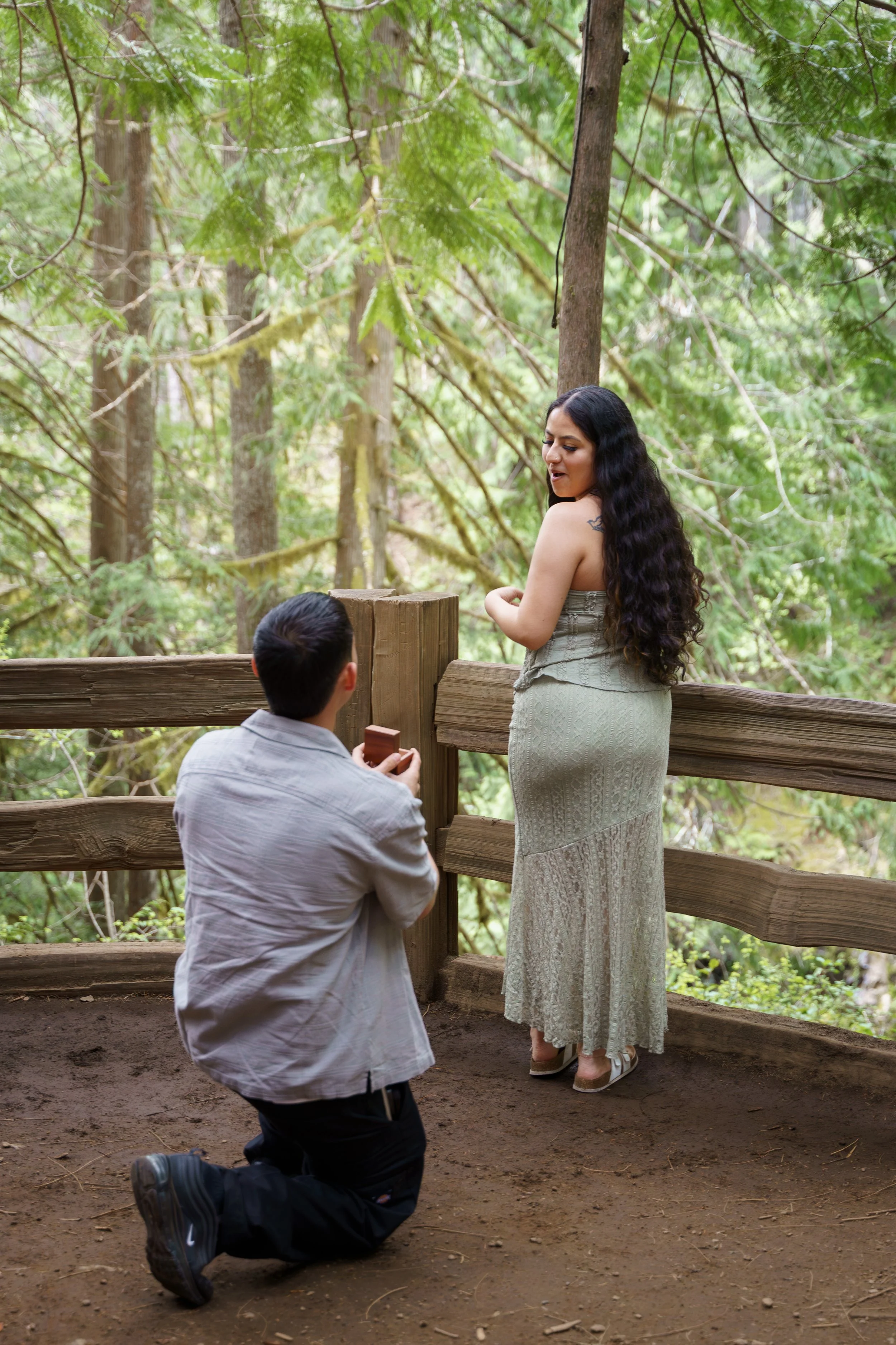 surprise-proposal-photos-panther-creek-falls-washington-state-consciously-captured-photography-002.jpg