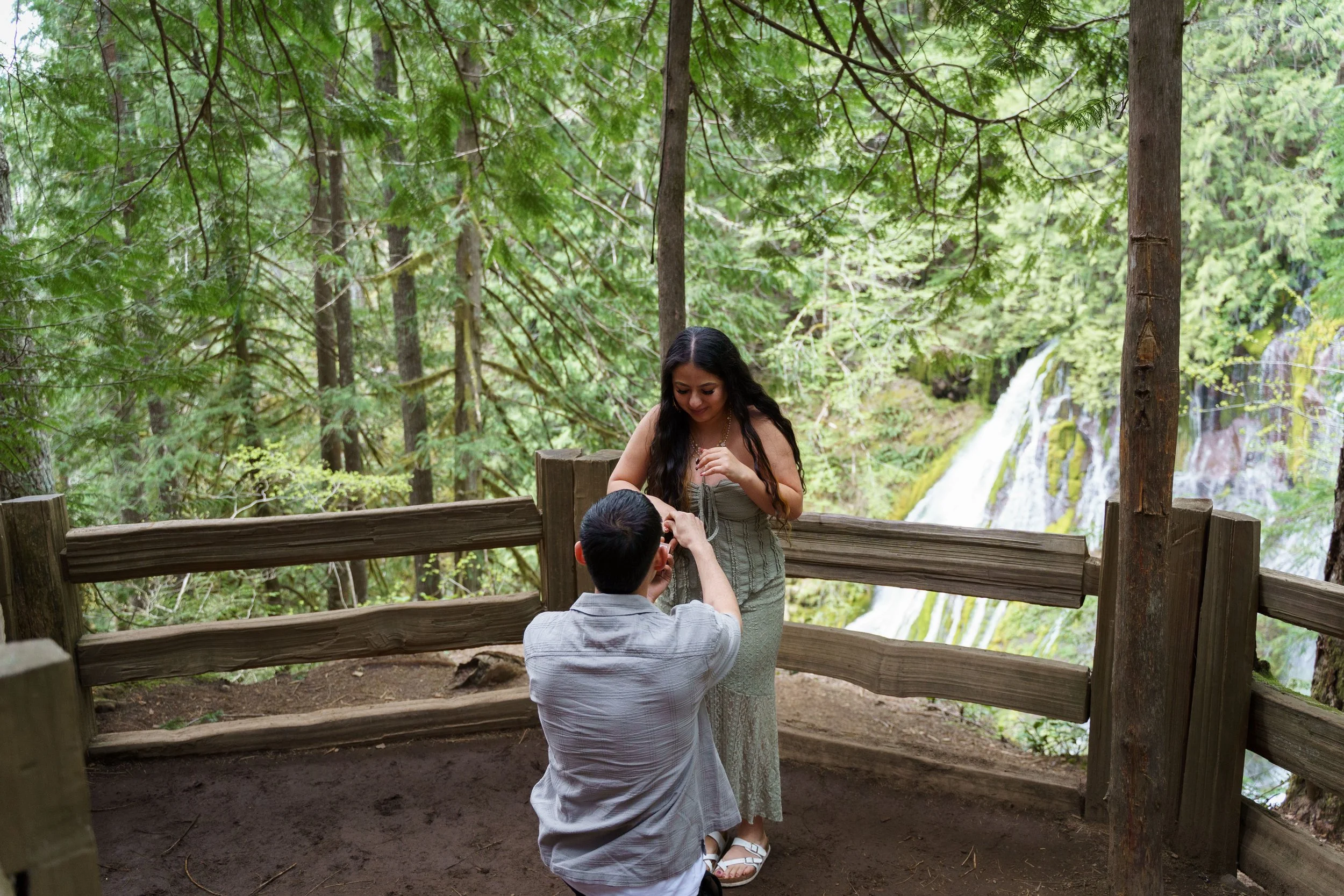 surprise-proposal-photos-panther-creek-falls-washington-state-consciously-captured-photography-009.jpg