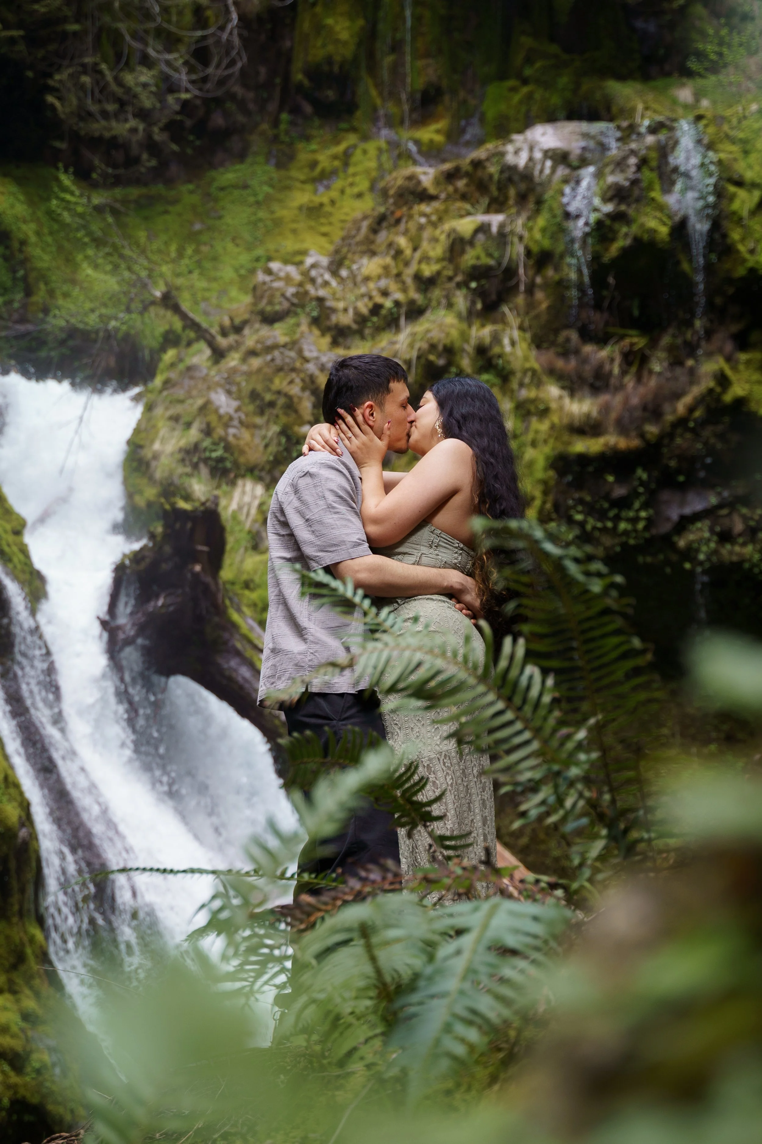 surprise-proposal-photos-panther-creek-falls-washington-state-consciously-captured-photography-042.jpg