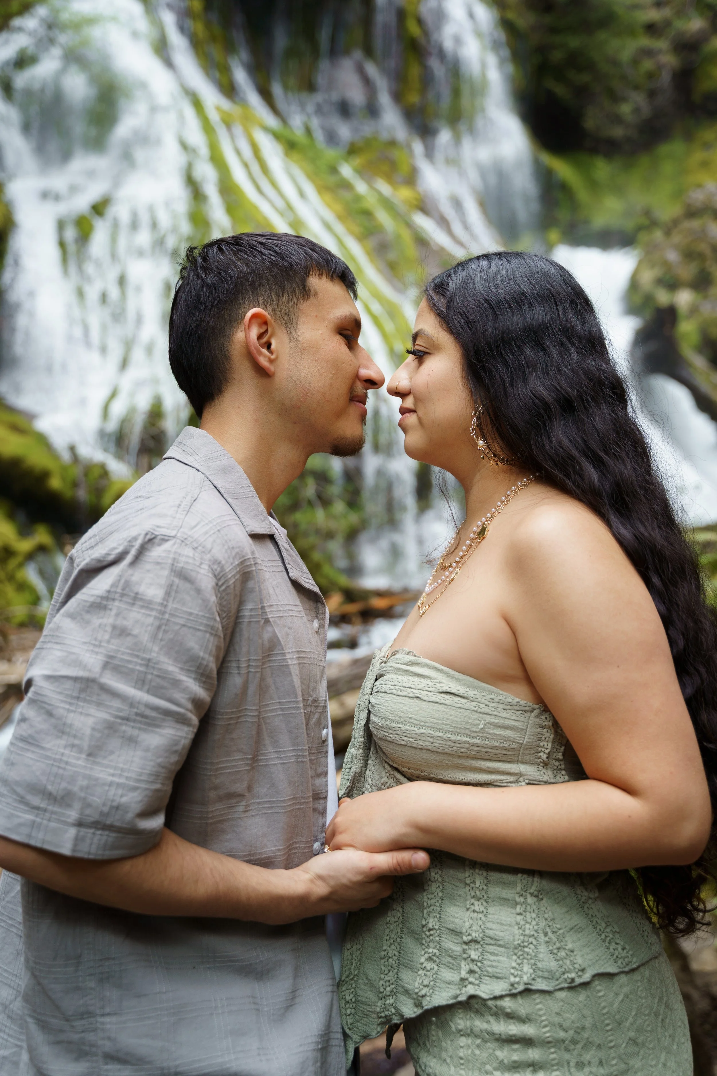 surprise-proposal-photos-panther-creek-falls-washington-state-consciously-captured-photography-034.jpg