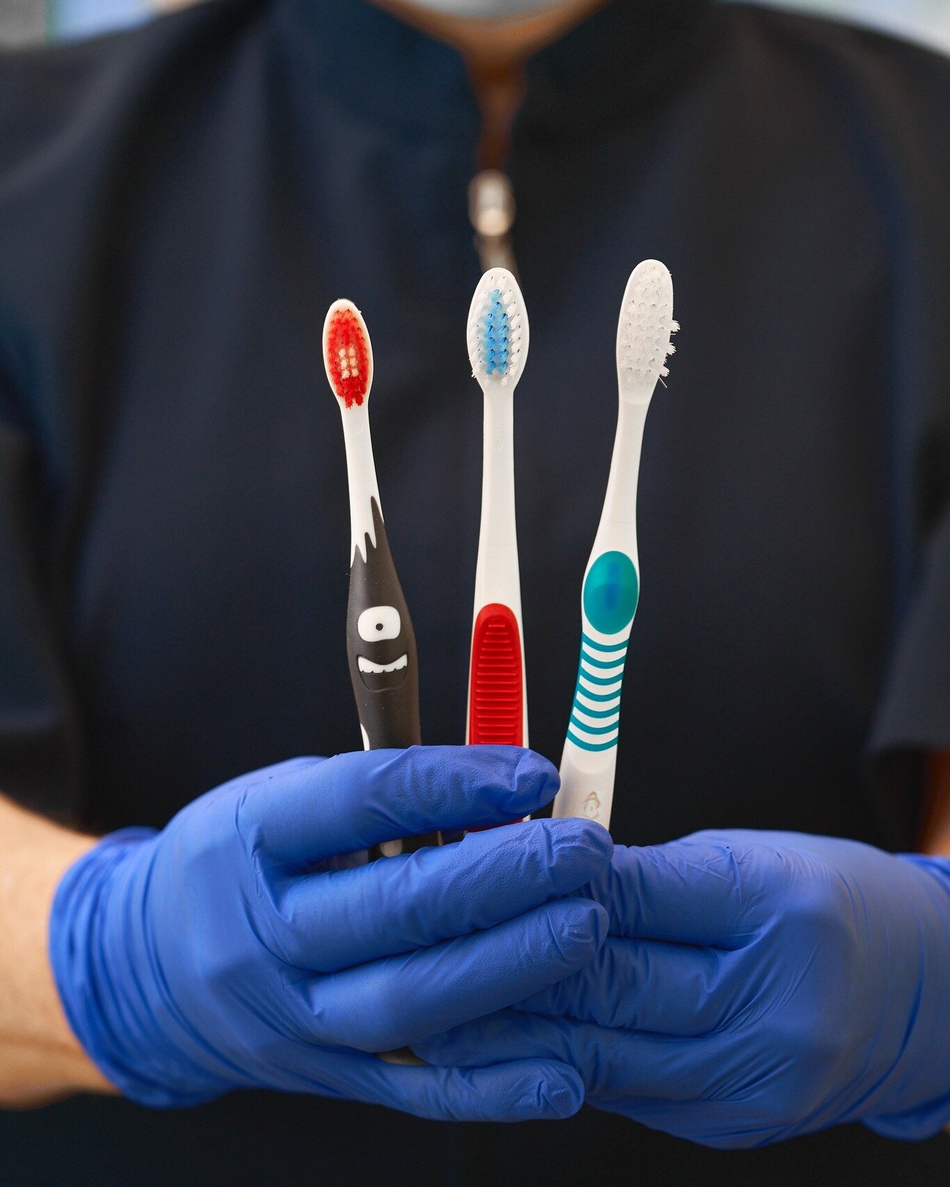 Le brossage de dents :

🪥 Au moins 2 fois par jour pendant 2 minutes
🪥 Utilisez une brosse &agrave; dents &agrave; soies souples et un dentifrice fluor&eacute;
🪥 Brossez-vous la langue pour d&eacute;loger les particules d&rsquo;aliments
🪥 Termine