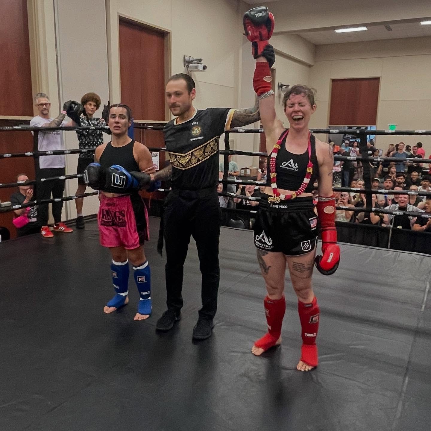 Ingrid went after her opponent with relentless aggression that had her on her heels from start to finish. She put on a clinch clinic, displaying dominance of position as well as devastating left knees. Congratulations to the new Light Weight B-Class 