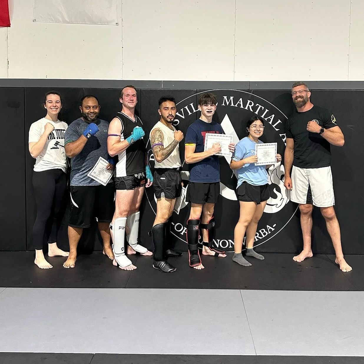 Congratulations to these AMAZING students for achieving their next rank in Muay Thai

Photo 1: 
Shown- Green
Jon- Purple
Anthony- Purple
Chase- Yellow
Samara- Blue 2

Photo 2:
Mahir- Yellow
Marcus- Yellow

#muaythai #muaythaifighter #muaythailife #de