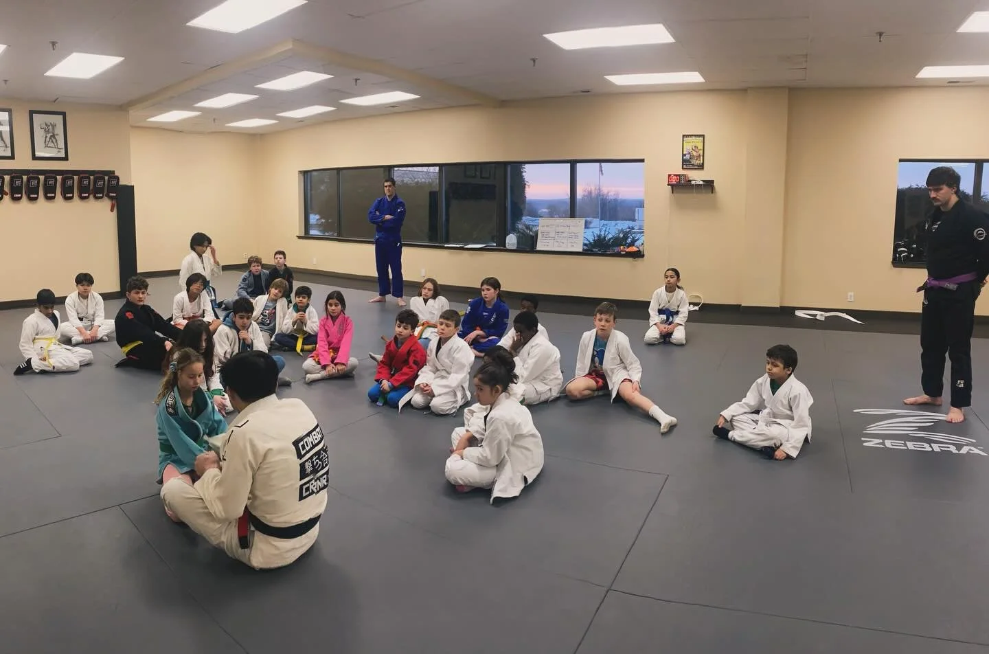 🥋Coach Matt going over the butterfly guard in youth BJJ class. 🦋
.
.
.
.
.
#bjj #youthbjj #butterfly #youthmartialarts #burnsville