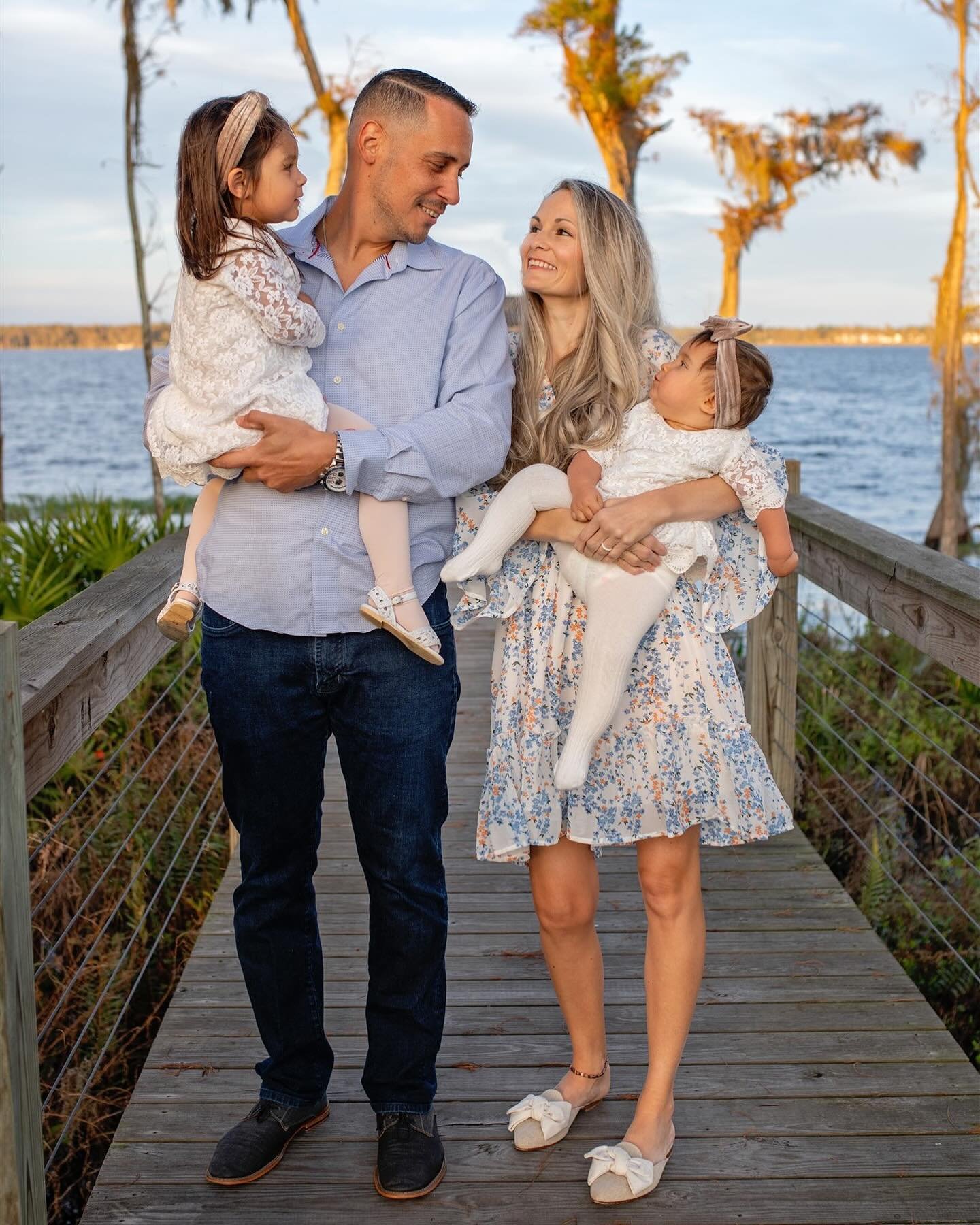 On one of the coldest days of last year this family still showed up and gave me the cutest shoot! I love this family ❤️❤️❤️ #family #photoshoot #orlando #florida