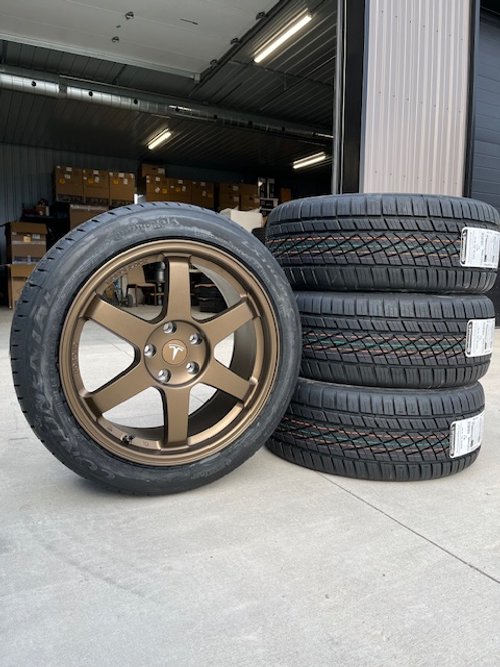 Model 3 18" Summer Tire Package With Canada Wide Shipping