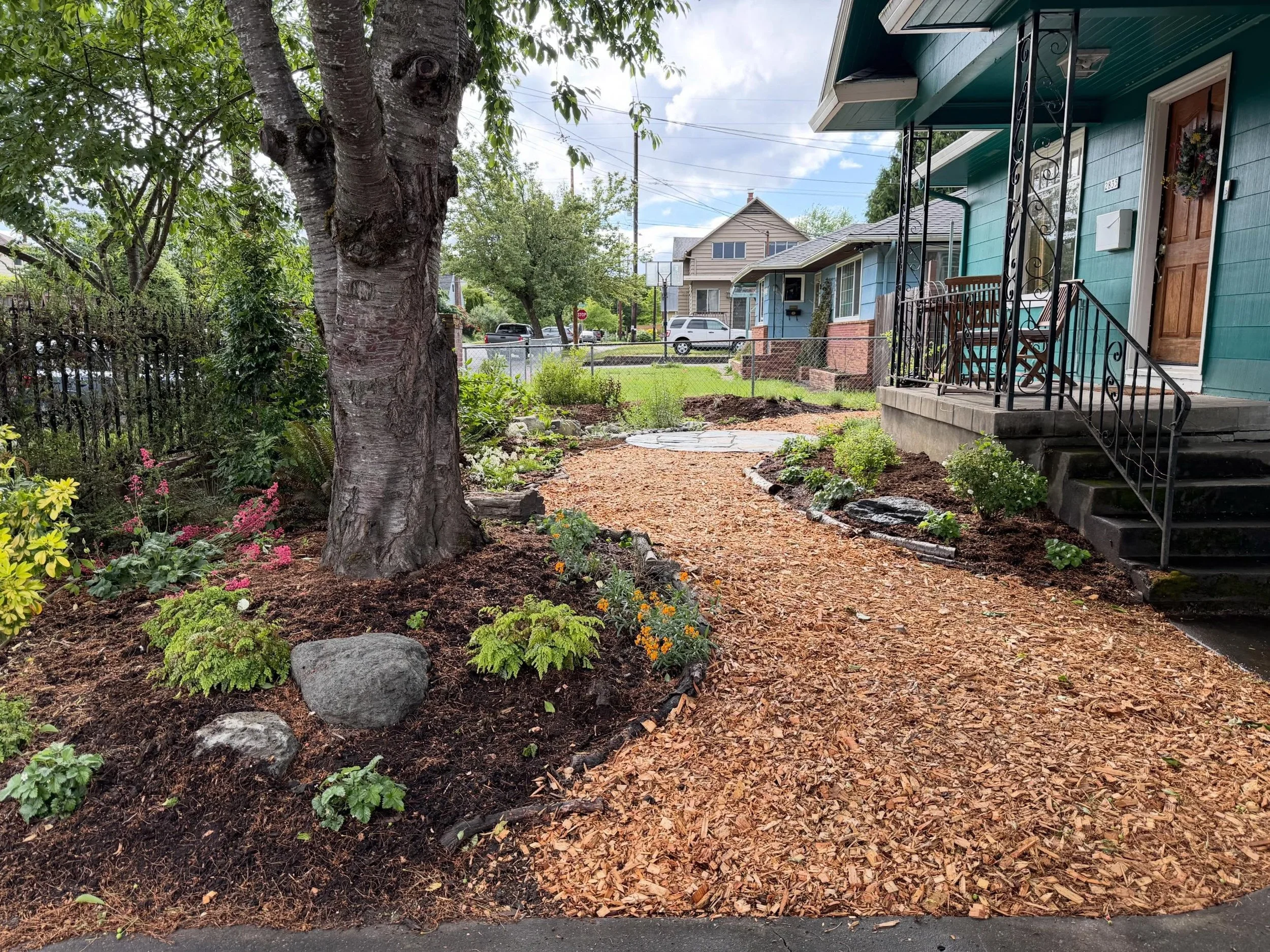 This one was night and day from the last one&hellip;.and incredibly rewarding.
&bull;
No plant list, but try for mostly natives
No perfect edges or lines
Client&rsquo;s full trust
Creative opportunities front and back
&bull;
We built the rain garden 