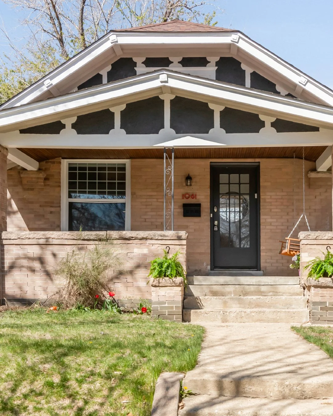 1061 Adams St-1.jpg