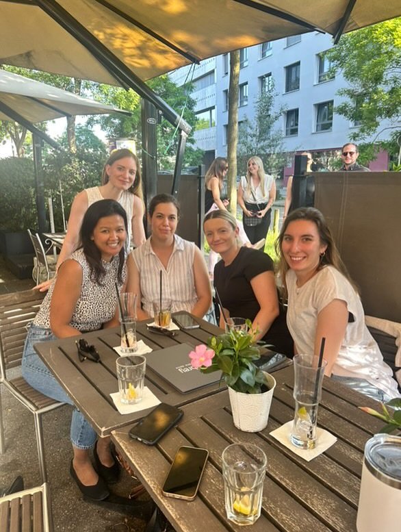 Liebe Post-Ladies &ndash; danke, dass ich euer Frauen-Tr&uuml;ppli crashen durfte. Es war herrlich mit euch!🤗 

Ein kleiner Reminder &ndash; auch (oder gerade) f&uuml;r alle, die wie ich &ndash; 👋🏼 @stefanie_celine &ndash; eher introvertiert sind: