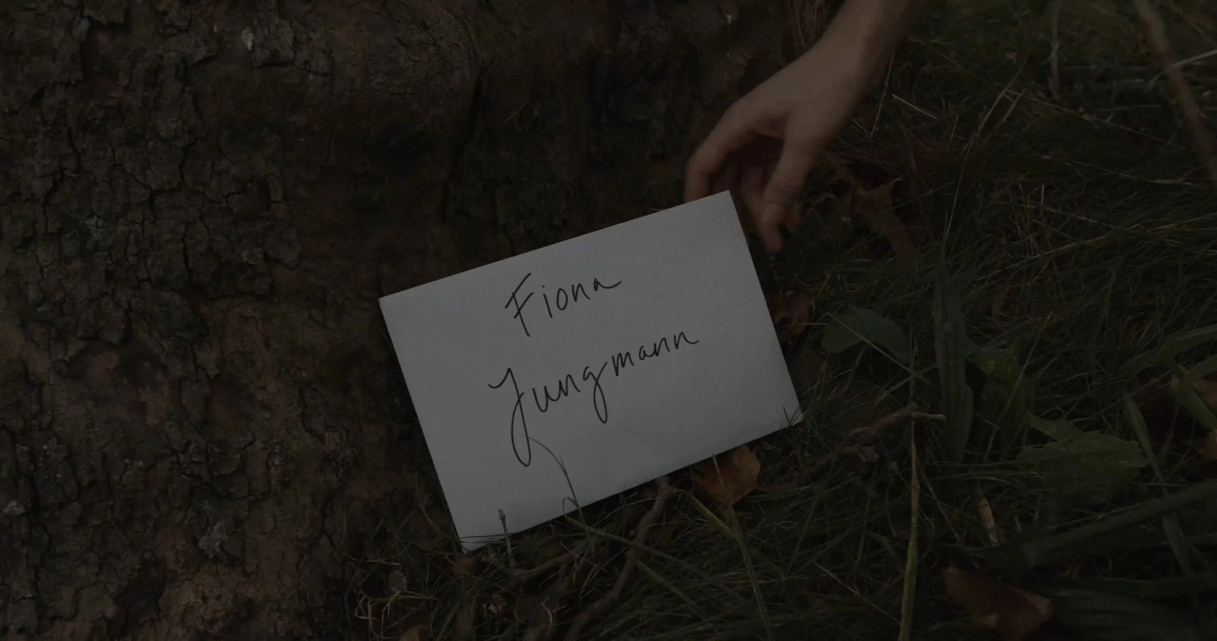 objects_left_behind (2160p).00_01_00_16.Still002.jpg