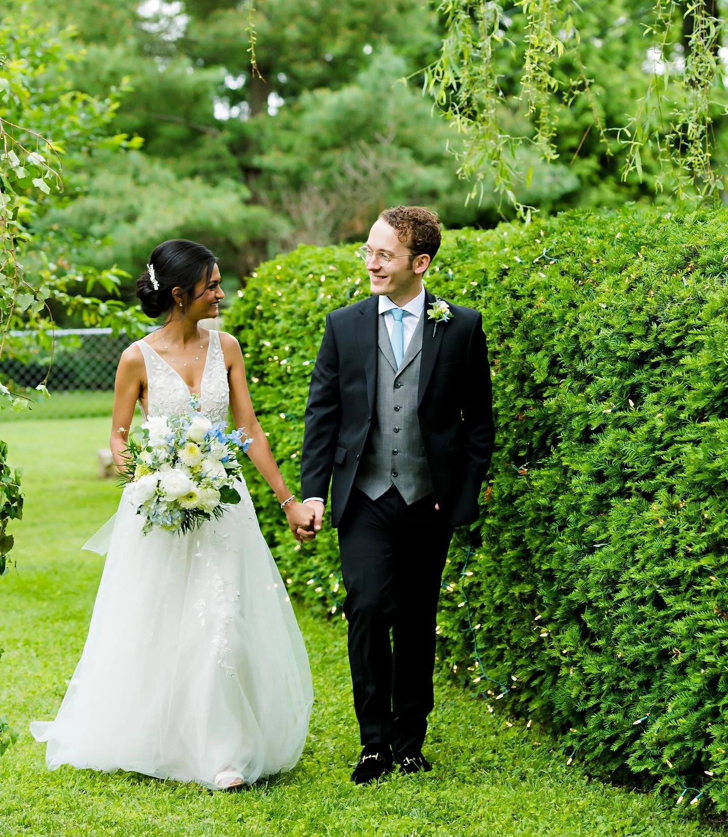 We cater to a lot of venues in KC but sometimes we are fortunate enough to branch out and be at some of this city’s most gorgeous private homes. This backyard wedding under a huge willow tree was such a dream. photo | @adaytoadore planning | 