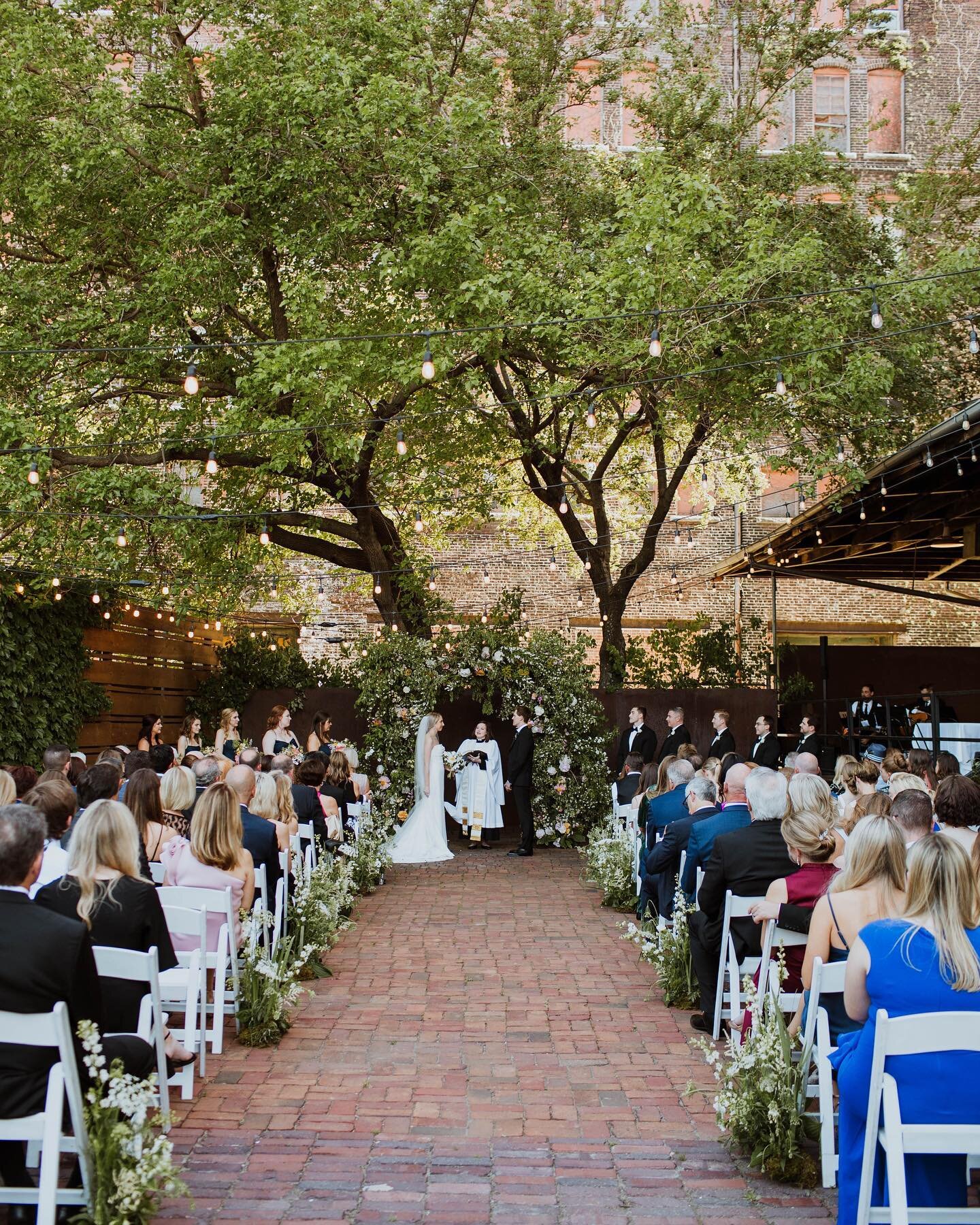 This week of rain has given our courtyard its lush foliage back, intensely verdant and picturesque for our springtime outdoor ceremonies 🌱🌿🌸

photo | @andreanighphotography 
planning | @aweddingcometrue 
floral | @bergamotandivykc