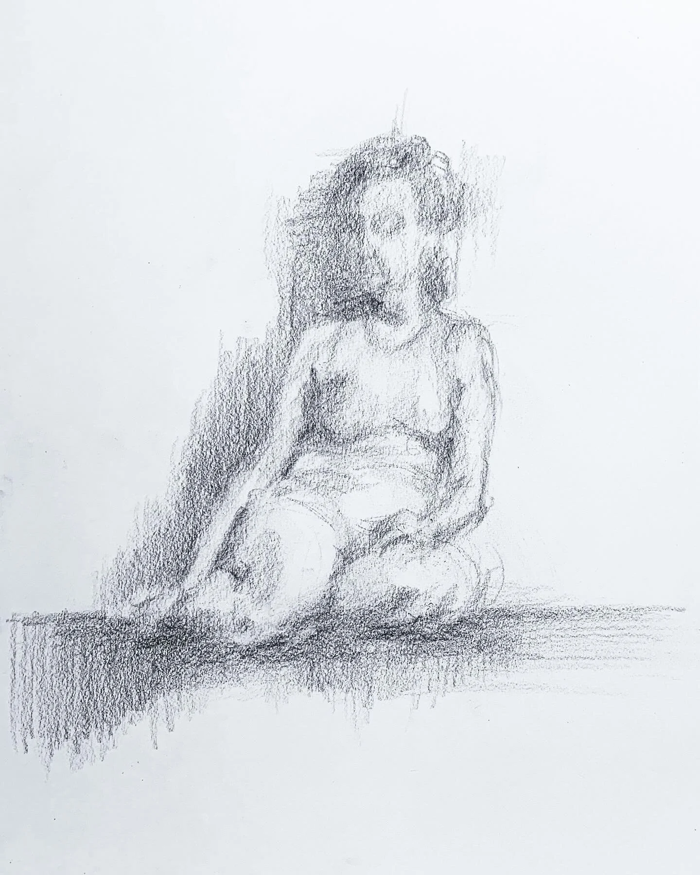 Lifedrawing playing with pressure to create disappearing line, of Clelia in Mexican light
⠀⠀⠀⠀⠀⠀⠀⠀⠀
Looking at the form of the figure dissipating into the shadows and light — where the form and cast shadows merge turning the body into a sculptu