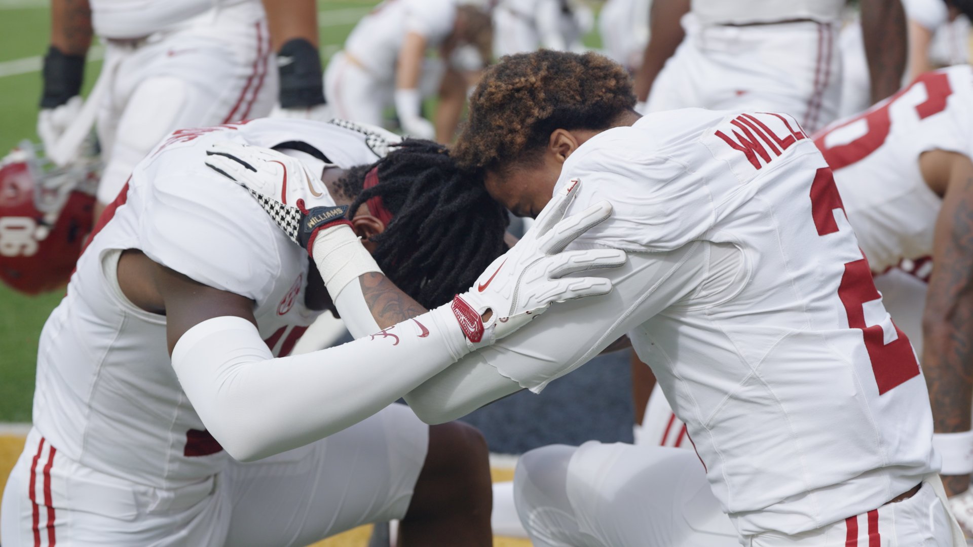 williams and brooks praying pregame at missouri.jpg
