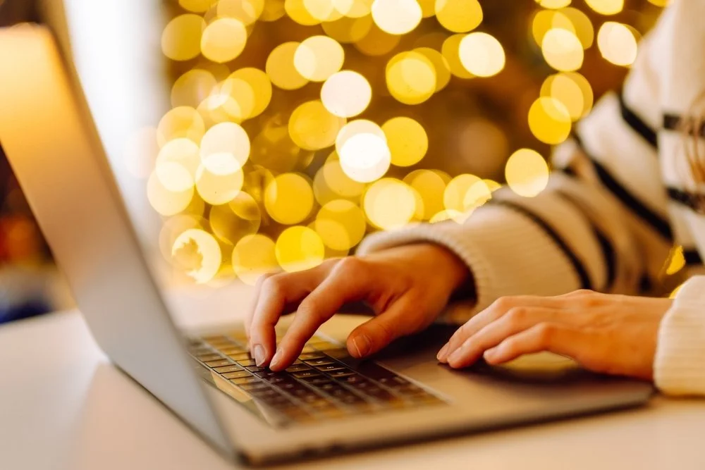 How Small Businesses Can Compete with Major Brands During the Holiday Season