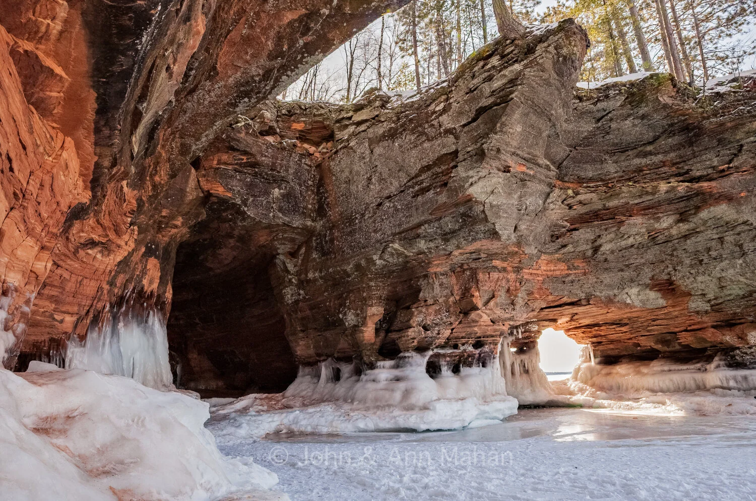 ID_7700-2C5_09  Mawikwe Bay ice caves