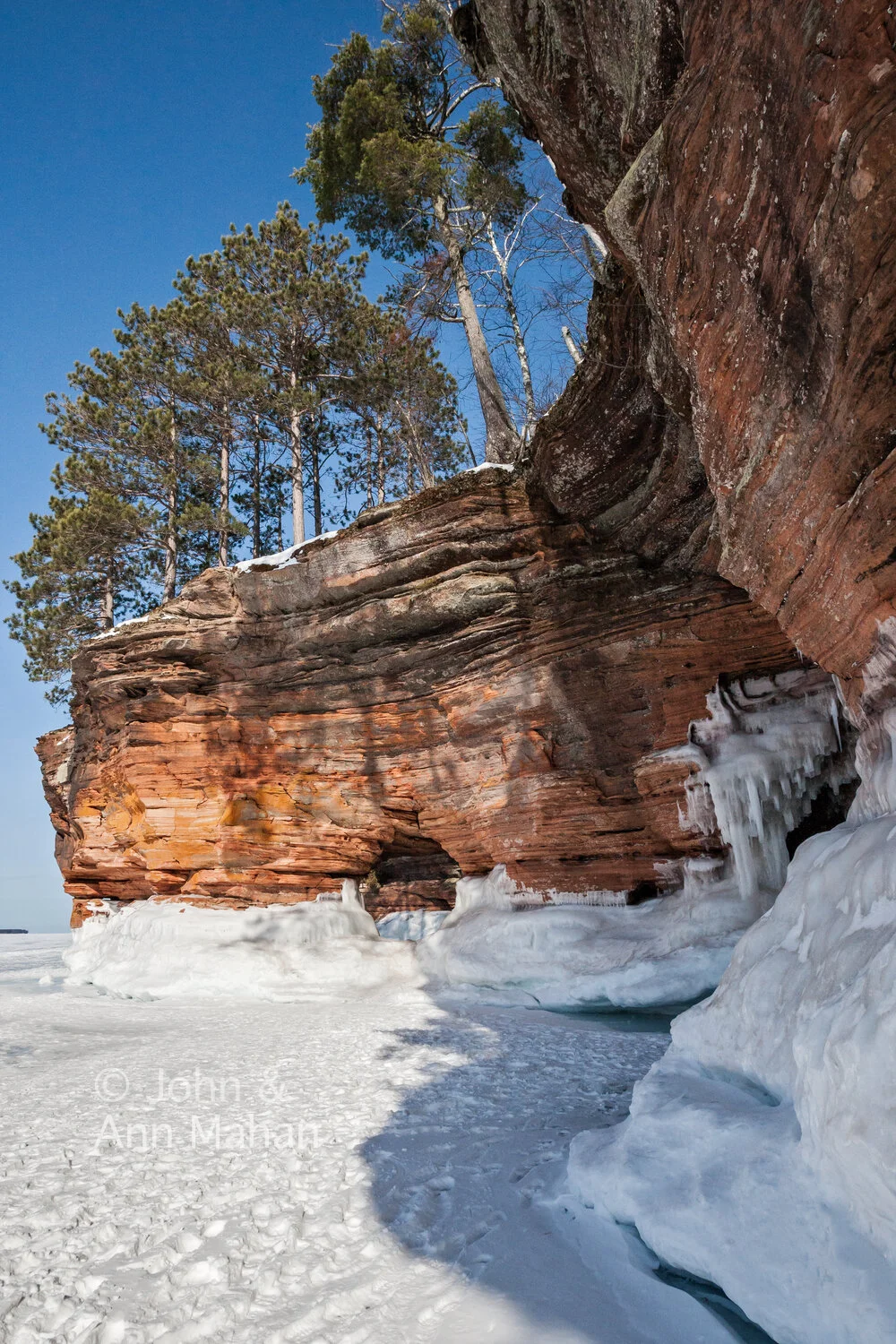 ID_7607C5_09  Mawikwe Bay ice caves