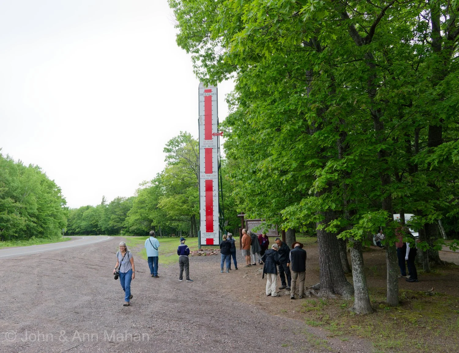 Keweenaw Peninsula Coach Tour -- Thermometer Billboard showing Snowfall Depth