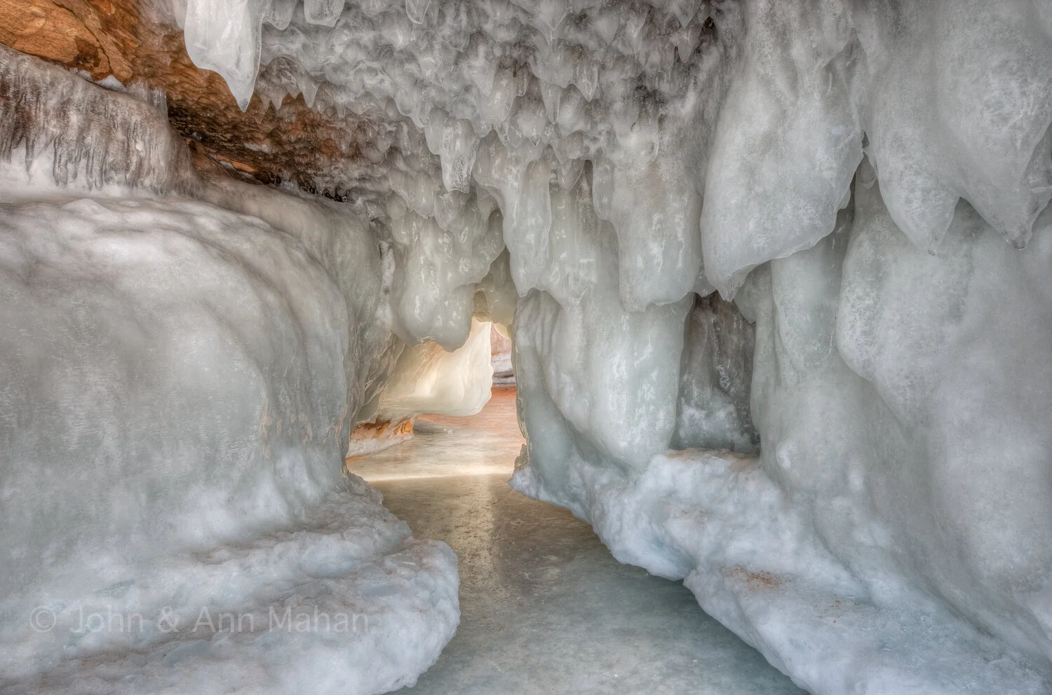 ID_7835-37C5_09  Mawikwe Bay ice cave