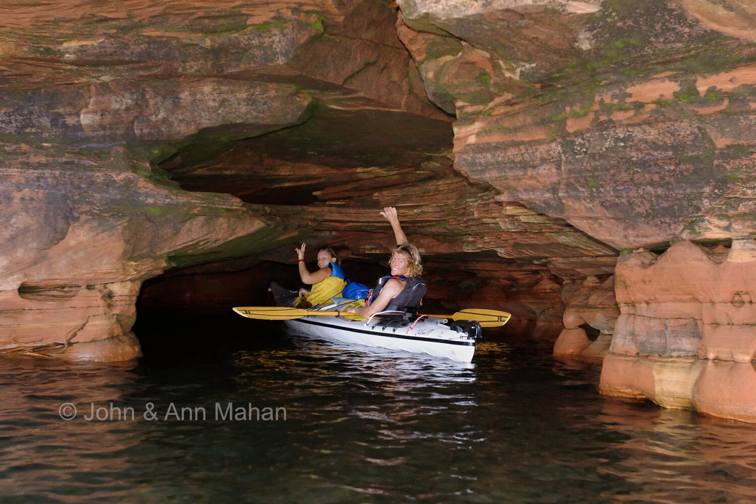 ID_4317B1_04   Sea kayaking in Sand Island sea caves
