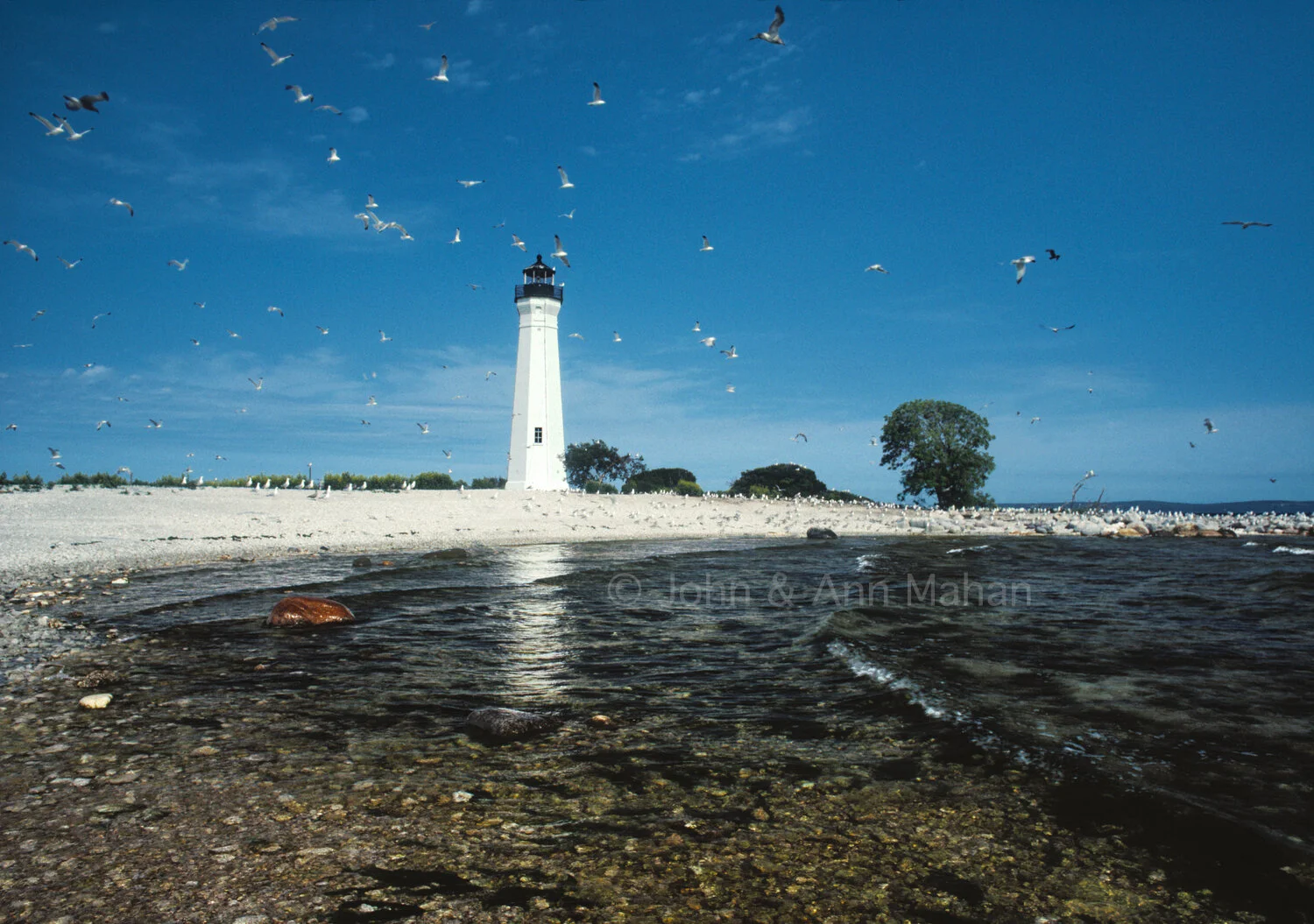 ID_5-412C Ile Aux Galets Lighthouse