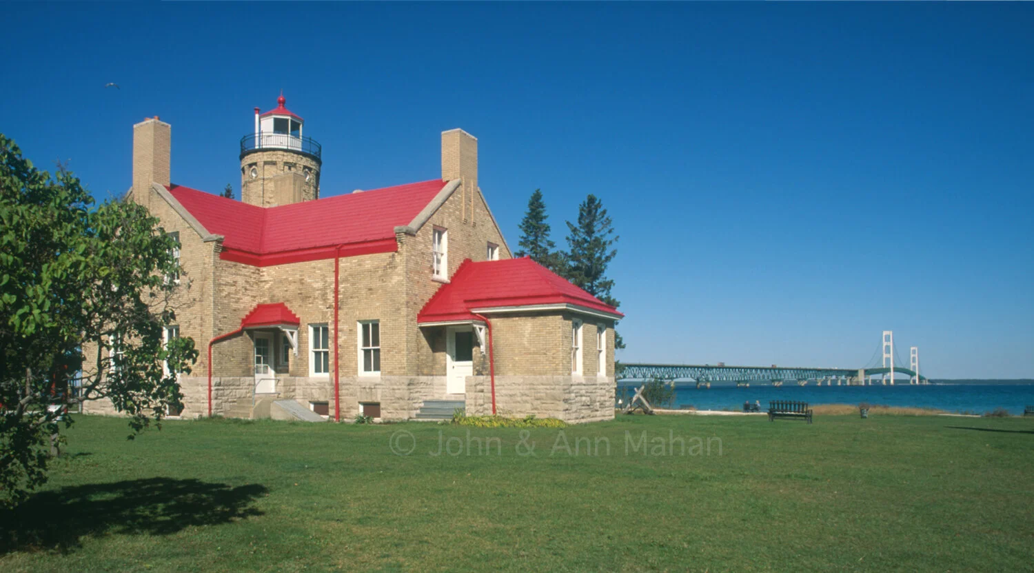 ID_31-5822B   Mackinac Point Lighthouse --Mackinac Bridge beyond