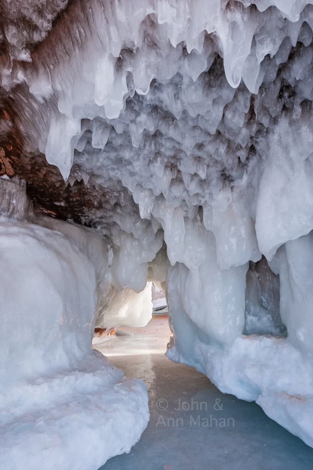 ID_7841-3C5_09 Mawikwe Bay ice caves