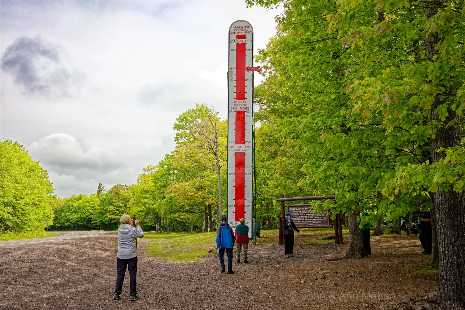 Keweenaw Peninsula Coach Tour -- Thermometer Billboard showing Snowfall Depth