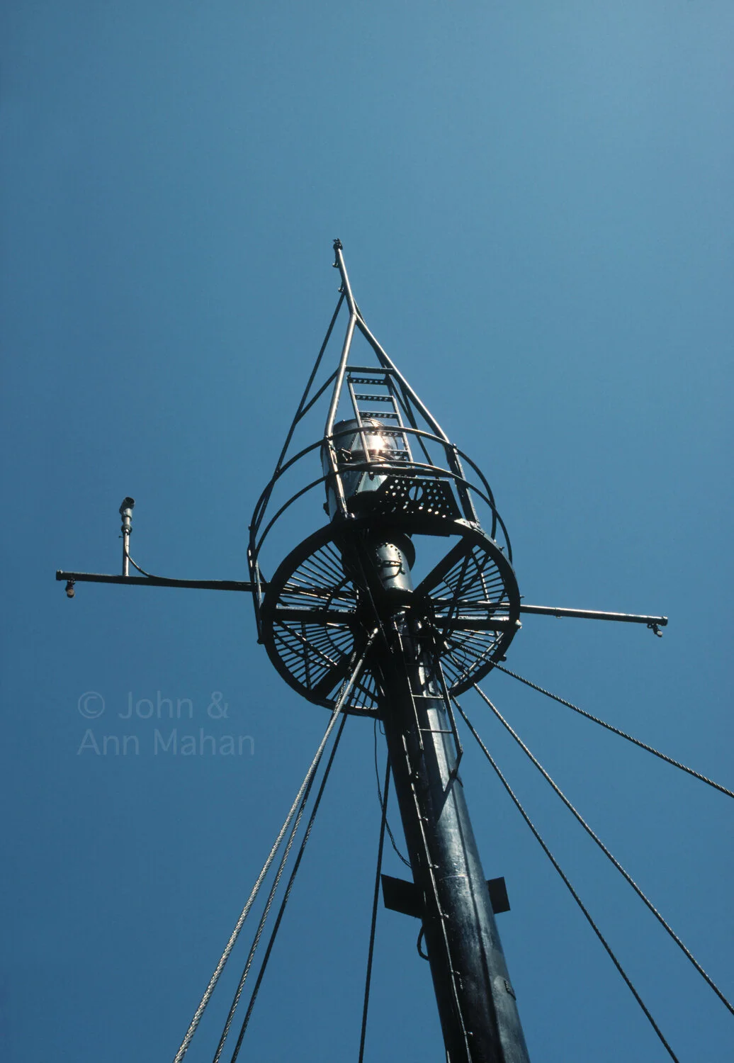 ID_25-843B Light at the top of the mast of the Huron Lightship on display in Port Huron -- Lake Huron