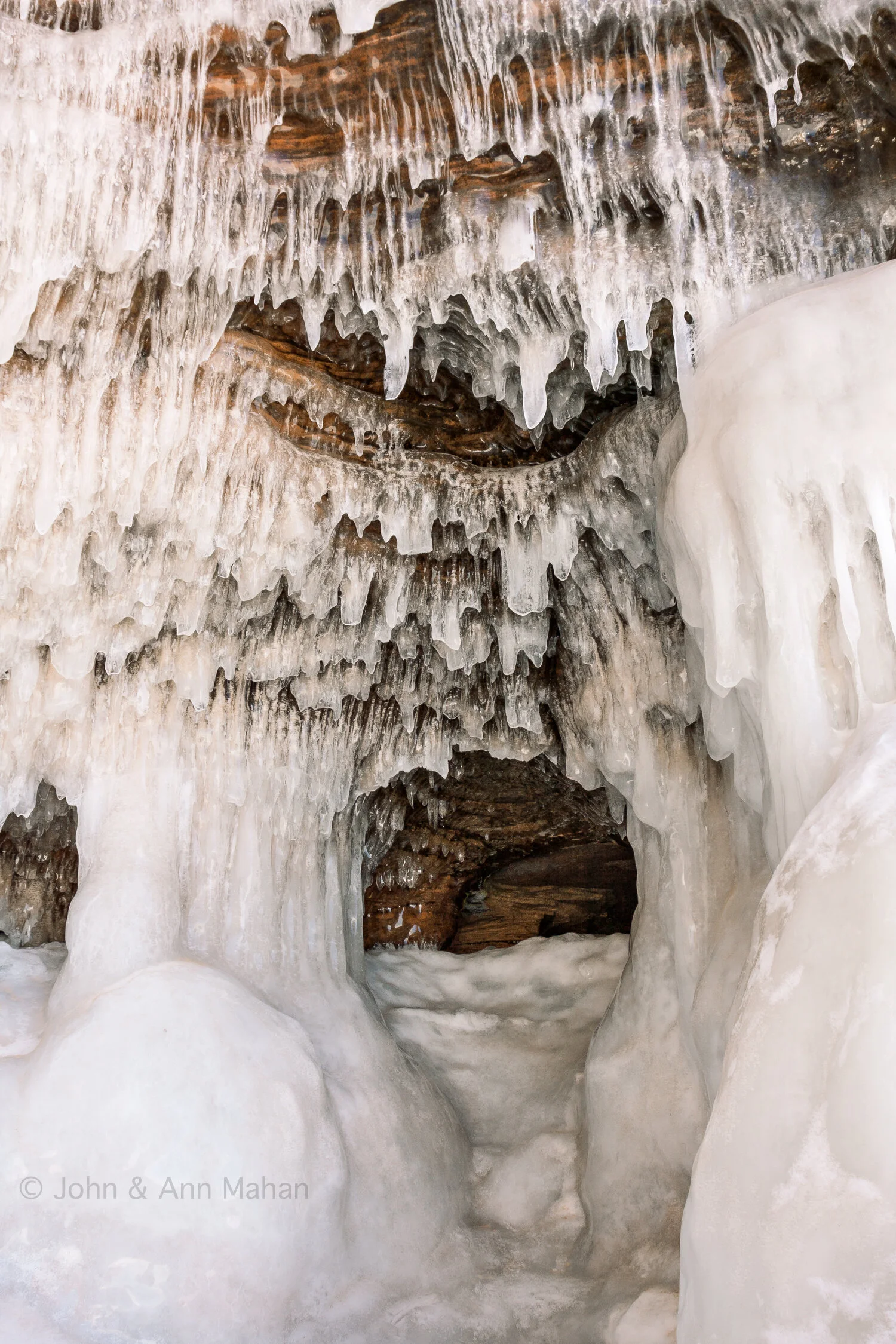 ID_6864B3_09 Mawikwe Bay ice caves