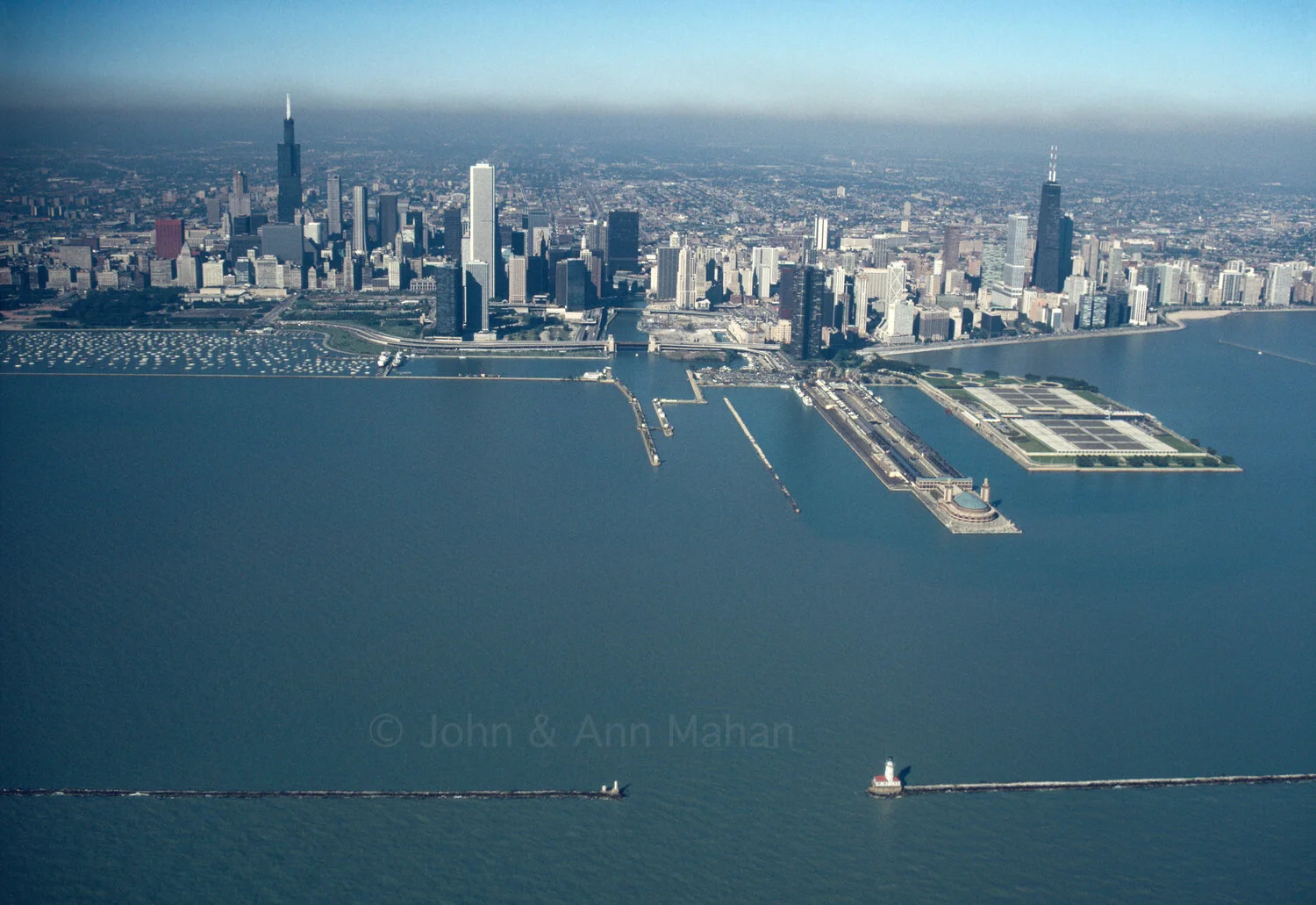 ID_33-4134B Aerial view of Chicago lighthouses and waterfront in 1989