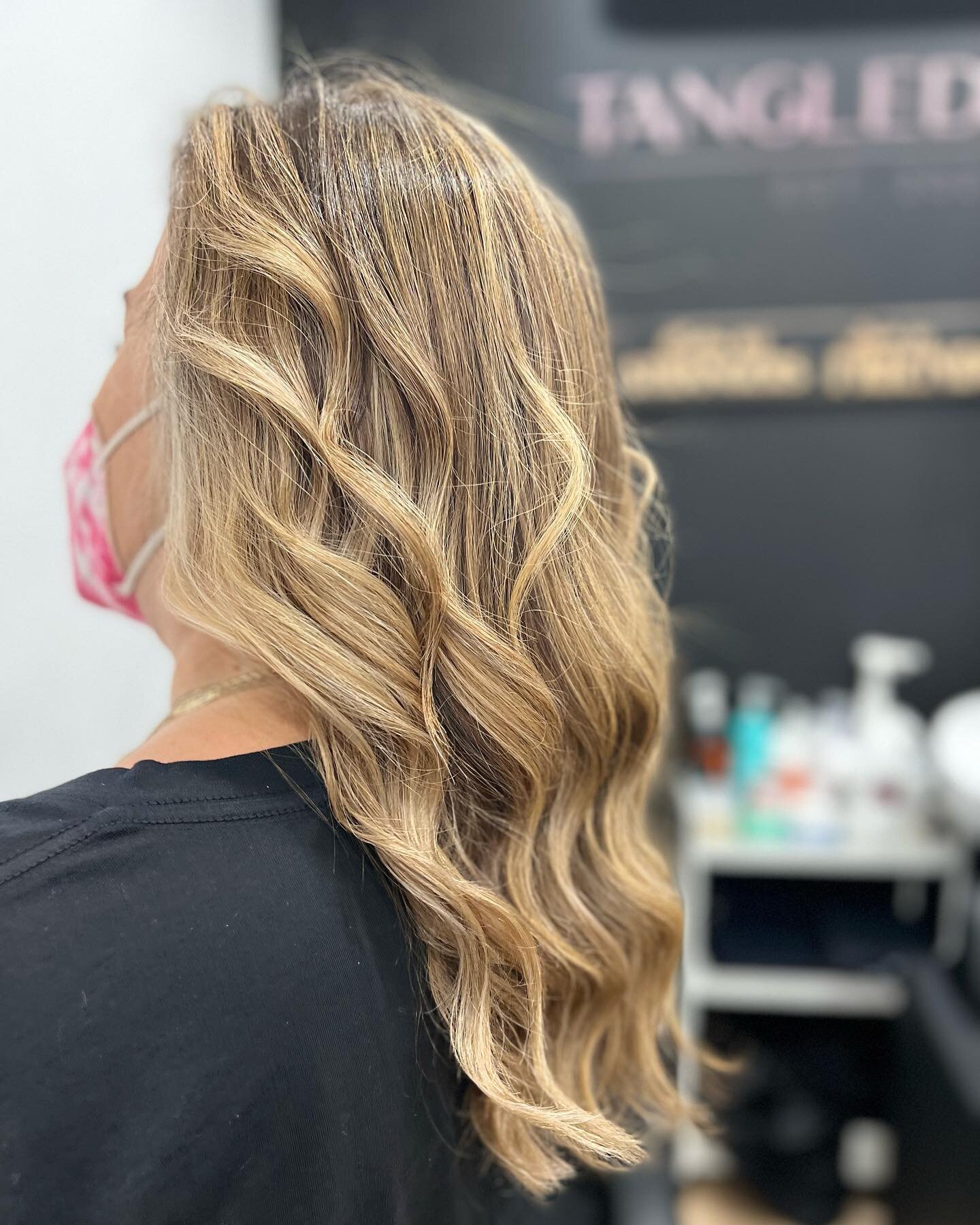 Little cut and highlight action from our newest addition, Denenne. Get in her schedule already 😘. #livedincolor #redkenshadeseq #rootmelt #windsorterracebrooklyn #windsorterracehair