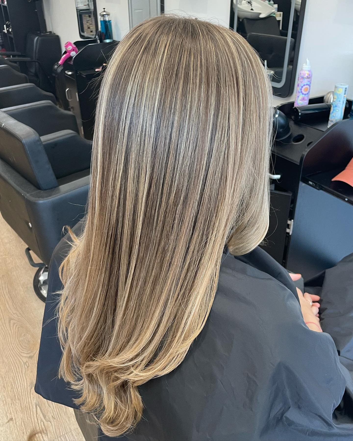 Highlights and cut done by Anna #blondelife #schwarzkopf #schwarkopfblondme #redken #redkenshadeseq #brooklynhairstylist #brooklynhair #windsorterrace