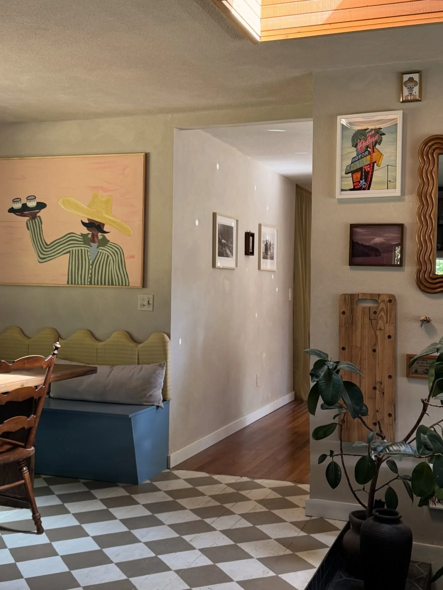 Moments of light that captured my eye balls âĄď¸đ
#colorinspo #colorfulhome #colorfuldecor #thrifteddecor #handmade