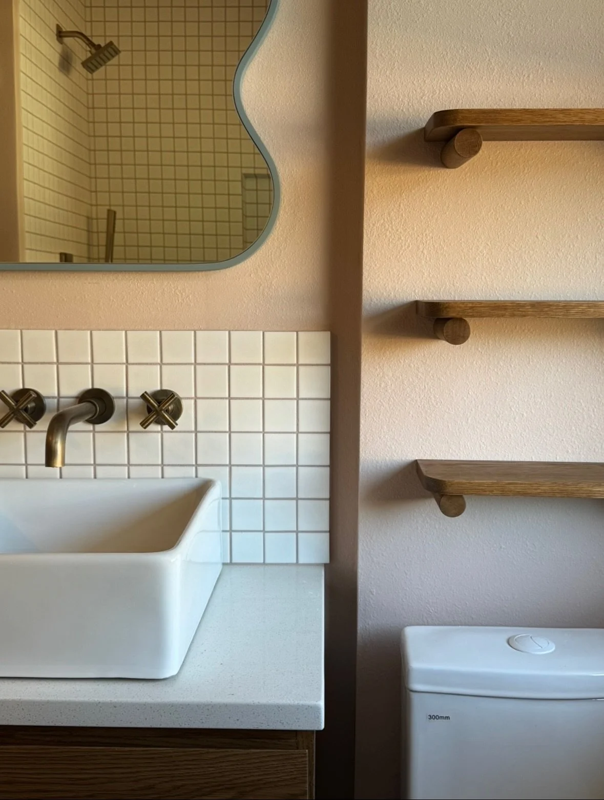 Scenes from today! This bathroom is really special and one I’m over the moon to bring to life. My favorite part of every project is always the last few days, seeing months and months of planning and sourcing all come together. I wish I could bo