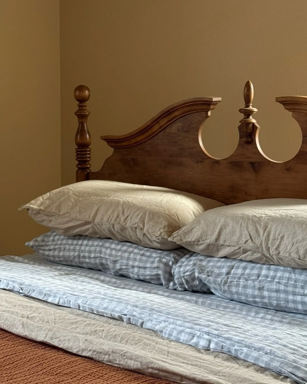 A little teaser of our guest bedroom redesign! I found this bed frame at Tigard Restore awhile back and I knew I&rsquo;d need to redesign the guest room around it. So I did over the holiday. The wood frame was begging for a color to increase its visu