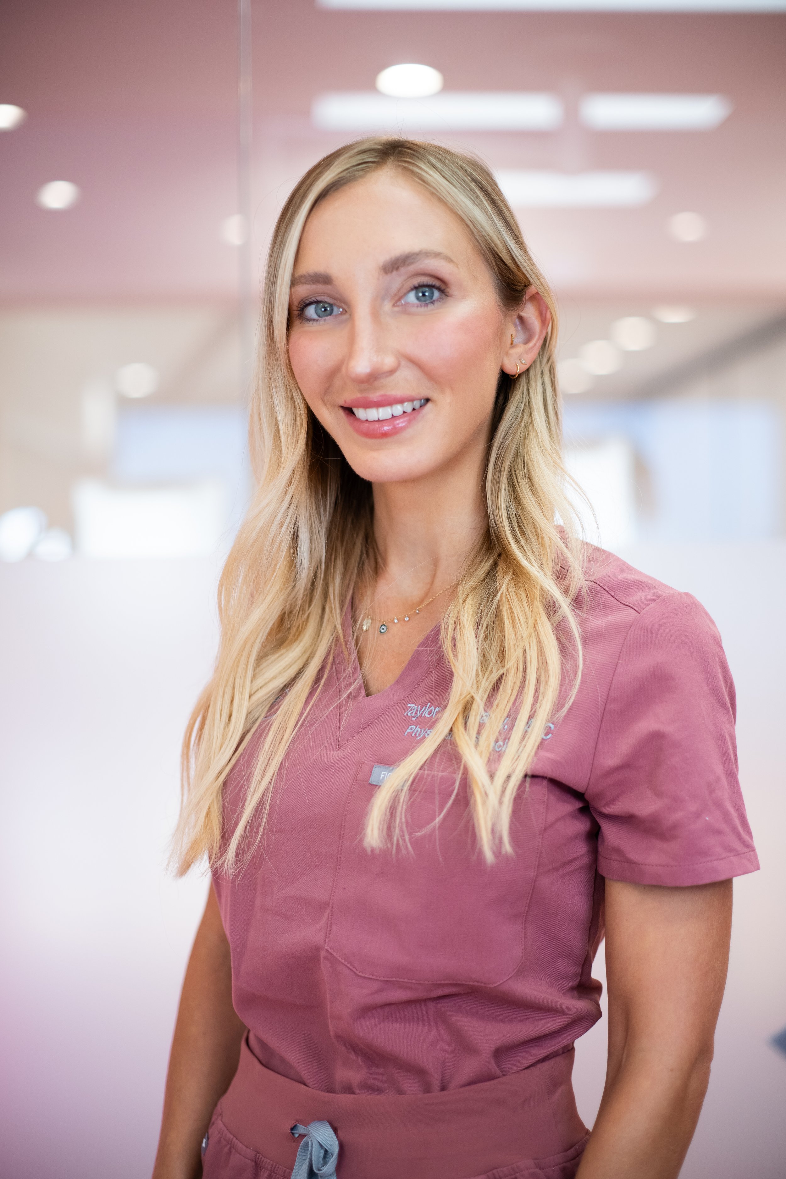 Taylor Headshots '25-1.jpg