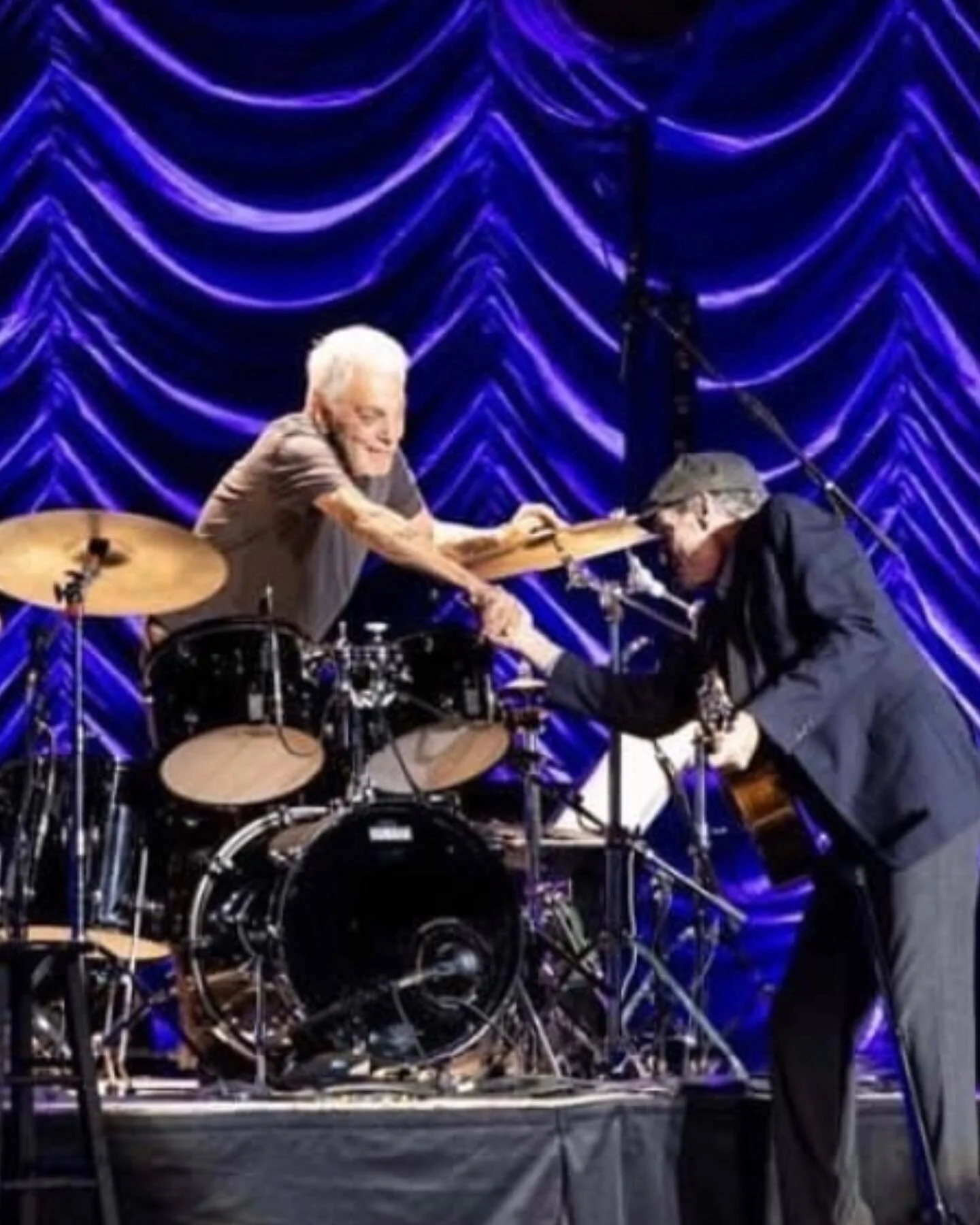 Some serious #icon music going on here! My personal hero @dr.stevegadd and @jamestaylor_com still doing what they love ❤️ @brawnerboards
