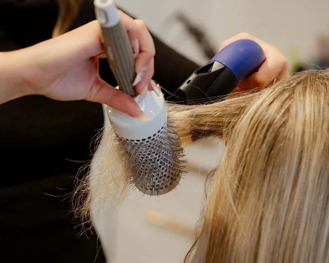 Close up of round brush blow out.