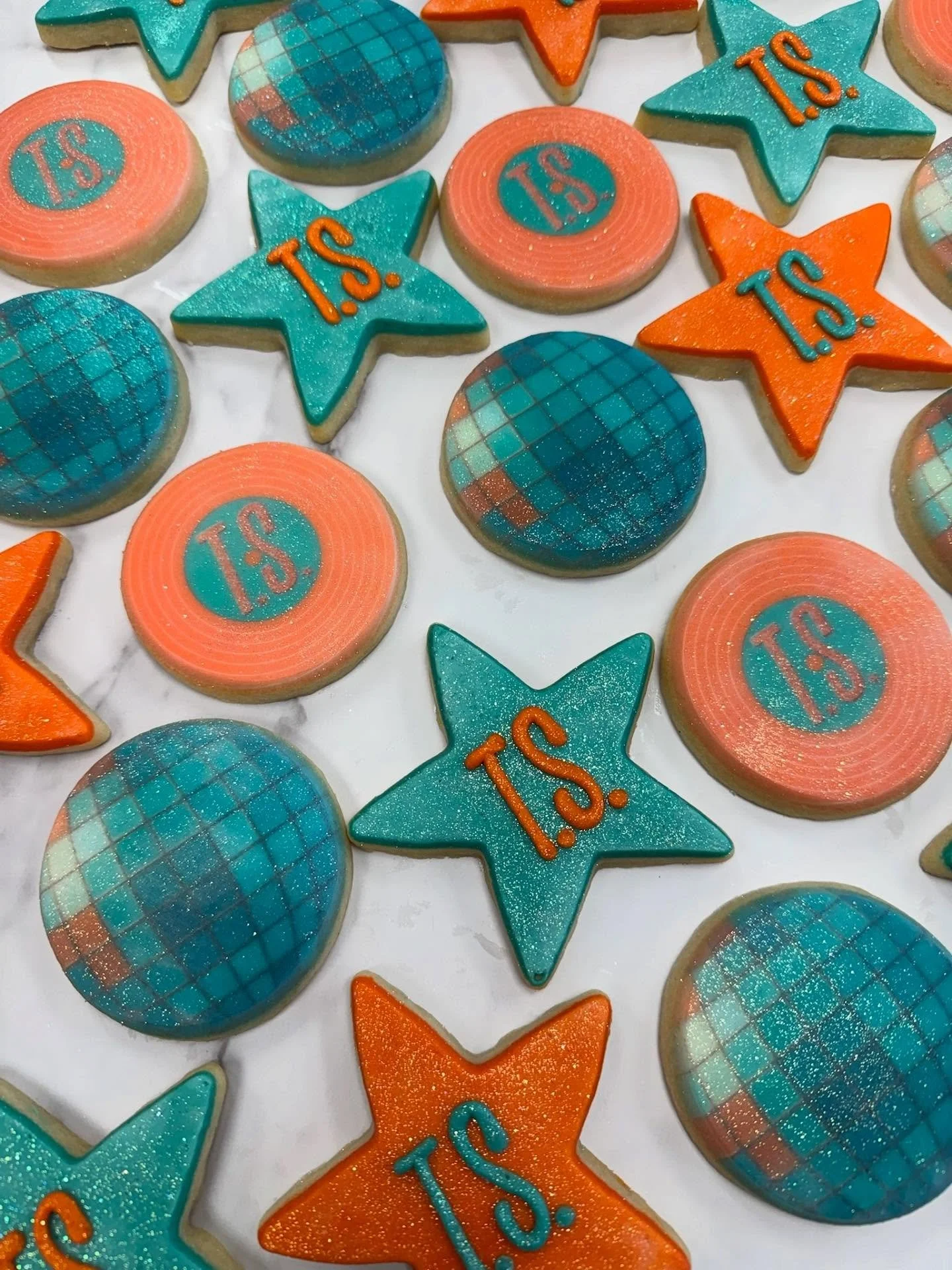 See you at the shop showgirls!! ⭐️🧡💎What&rsquo;s your favorite song in the album? Let us know in the comments!