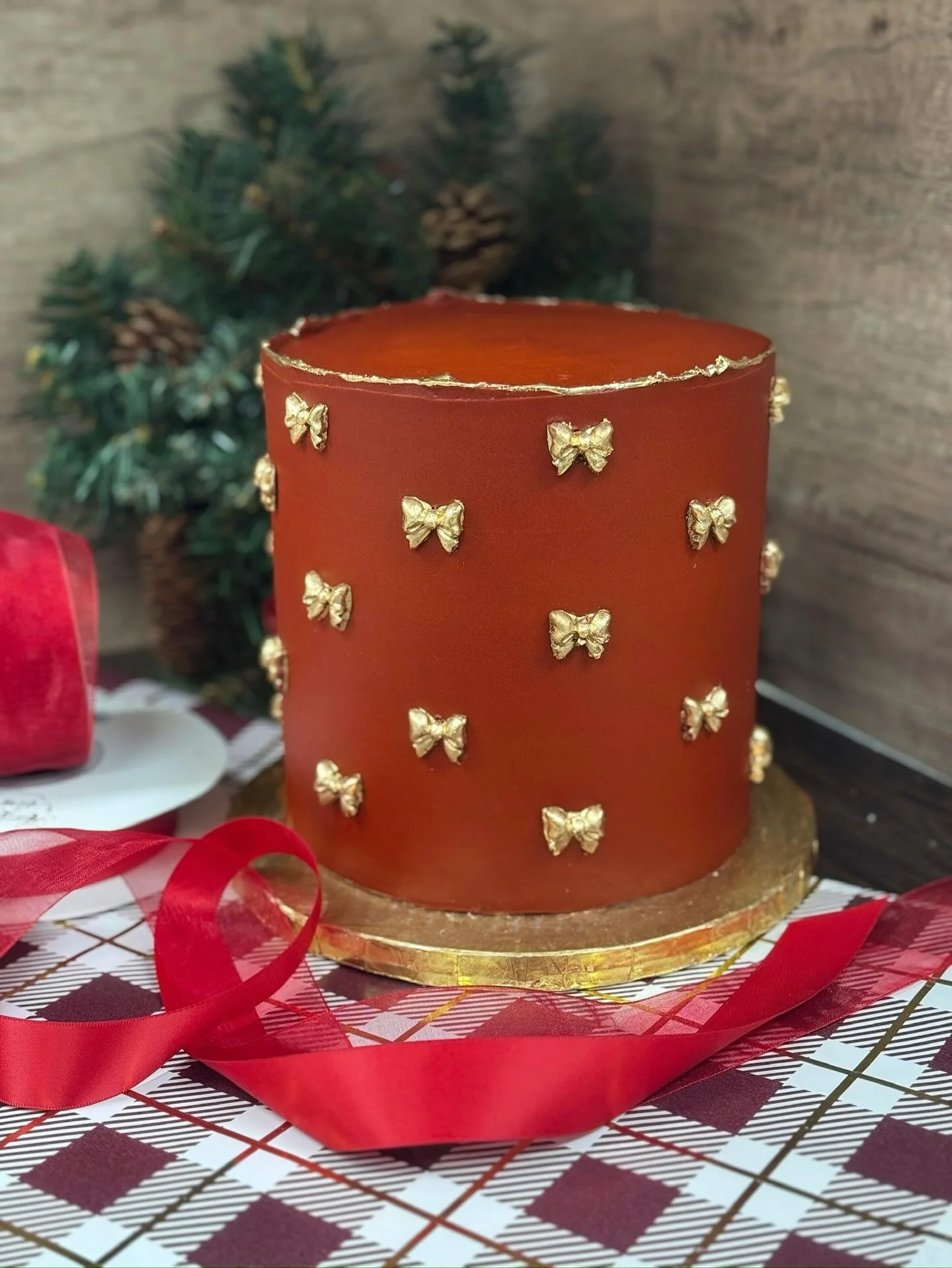 🎁🎁🎁

The Golden Bow Cake is available on our website for preorder!!!