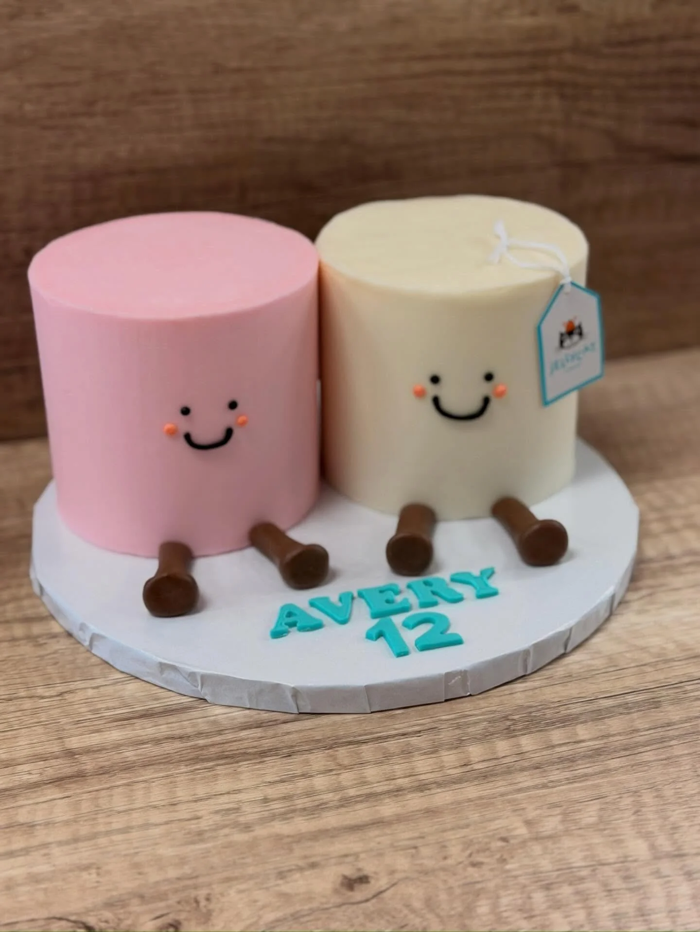 Show us a cuter cake. We&rsquo;ll wait.