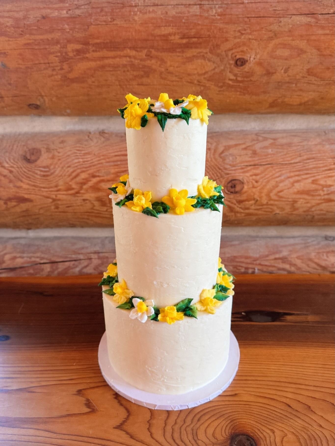 A beautiful day for a Wallace Falls wedding! ☀️ Hope everyone has a wonderful Easter! 🐣💐