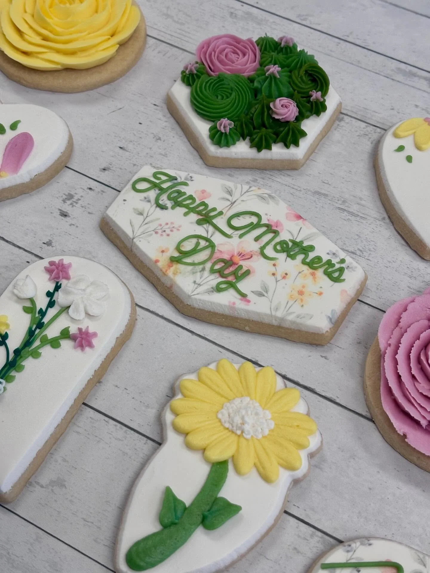 Mother&rsquo;s Day cookies are available for preorder online now! Treat yo mother right! Get her something sweet!!